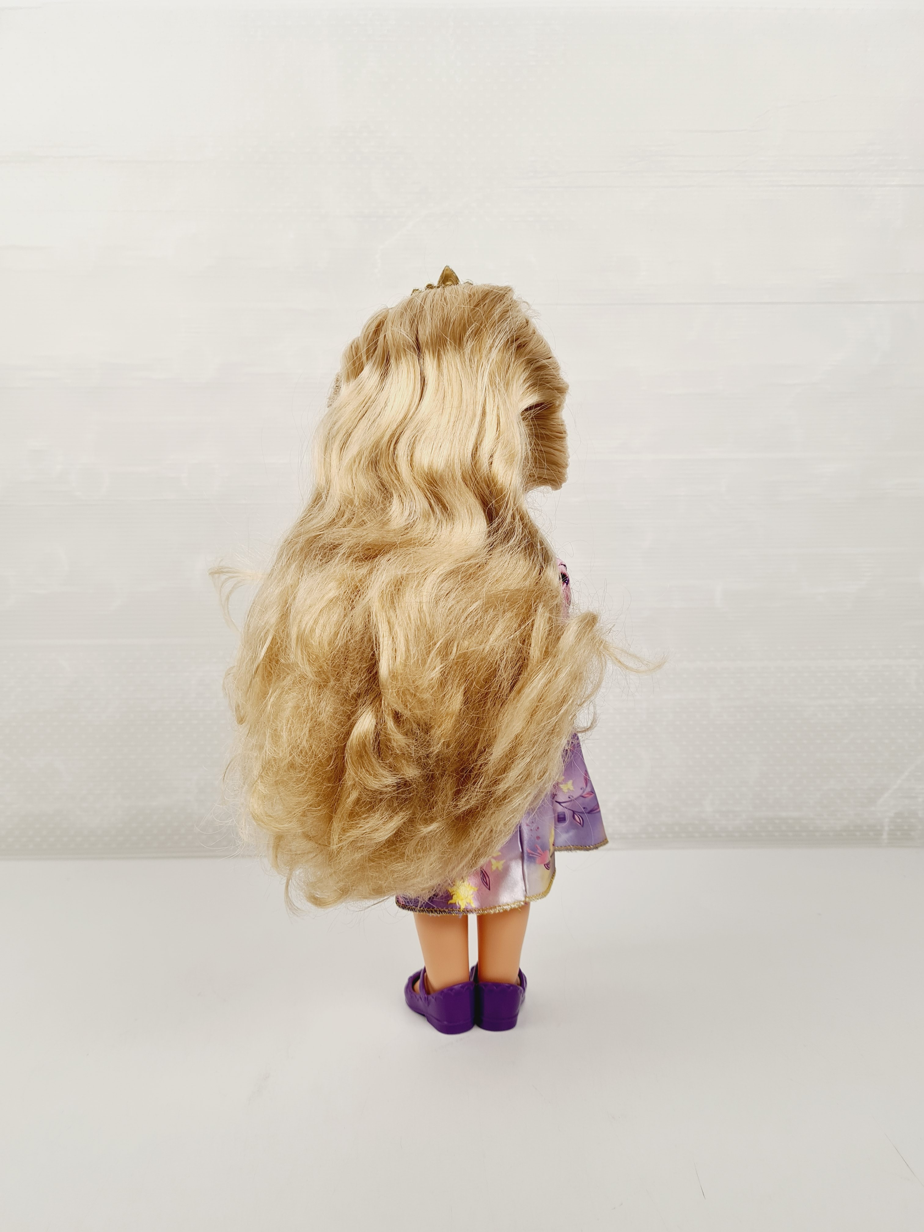 Voir photo 3 de Poupée - Disney Princesse - Raiponce - 39 cm Poupée - Disney Princesse - Raiponce - 39 cm Bon état reconditionné photo 3