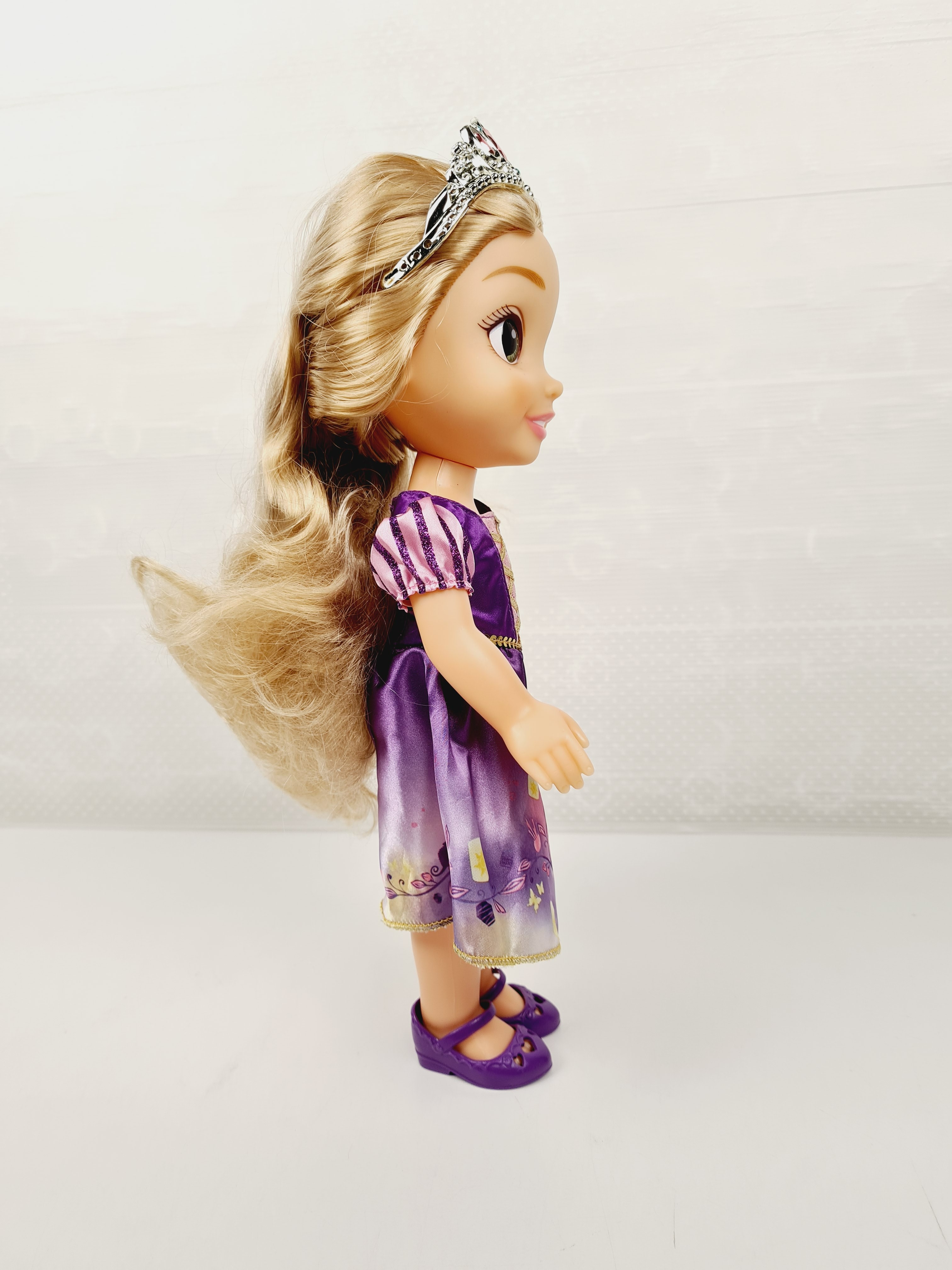 Voir photo 4 de Poupée - Disney Princesse - Raiponce - 39 cm Poupée - Disney Princesse - Raiponce - 39 cm Bon état reconditionné photo 4