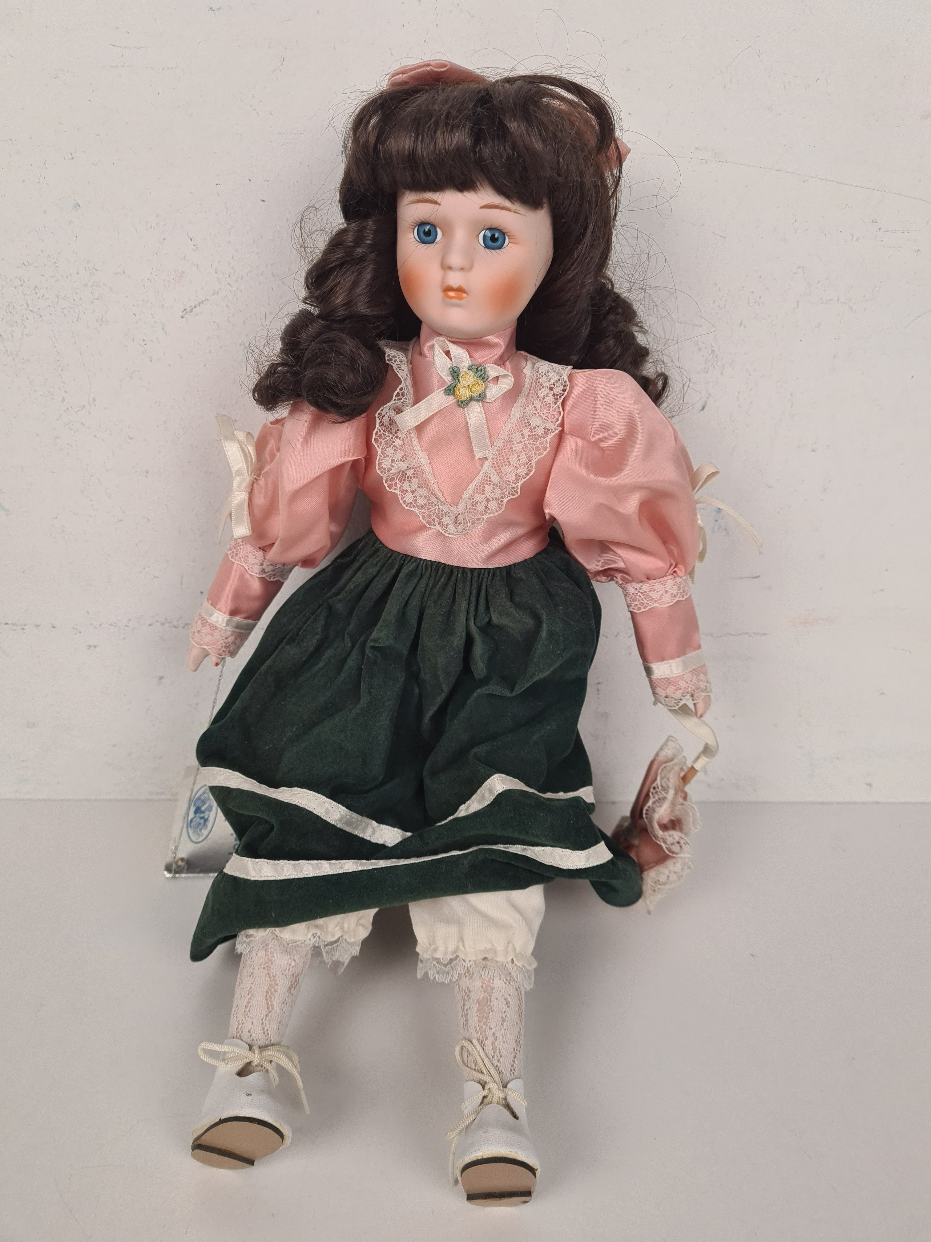 Voir photo 3 de Poupée en porcelaine America's Brooke The Heritage Mint LTD, 1989 - 40 cm Poupée en porcelaine America's Brooke The Heritage Mint LTD, 1989 - 40 cm Très bon état reconditionné photo 3