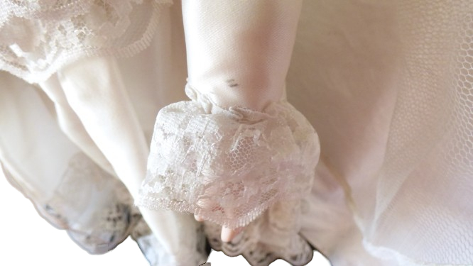 Voir photo 14 de Poupée en porcelaine vintage Mariée - The Classique Collection (42 cm) Poupée en porcelaine vintage Mariée - The Classique Collection (42 cm) Bon état reconditionné photo 14