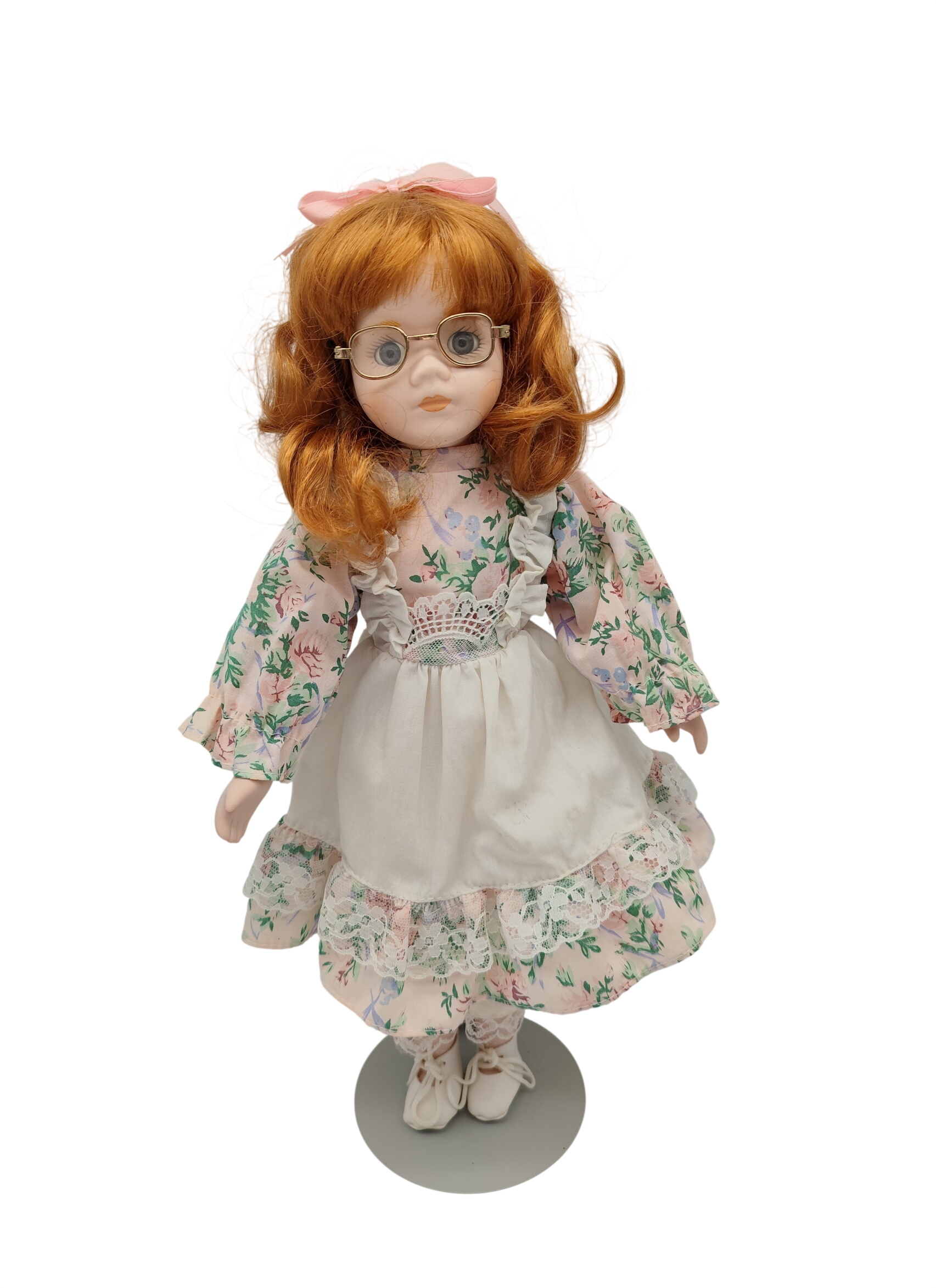 Acheter Poupée Porcelaine à lunettes Très bon état - 10,00 € Poupée Porcelaine à lunettes Très bon état reconditionné disponible sur Label Emmaüs
