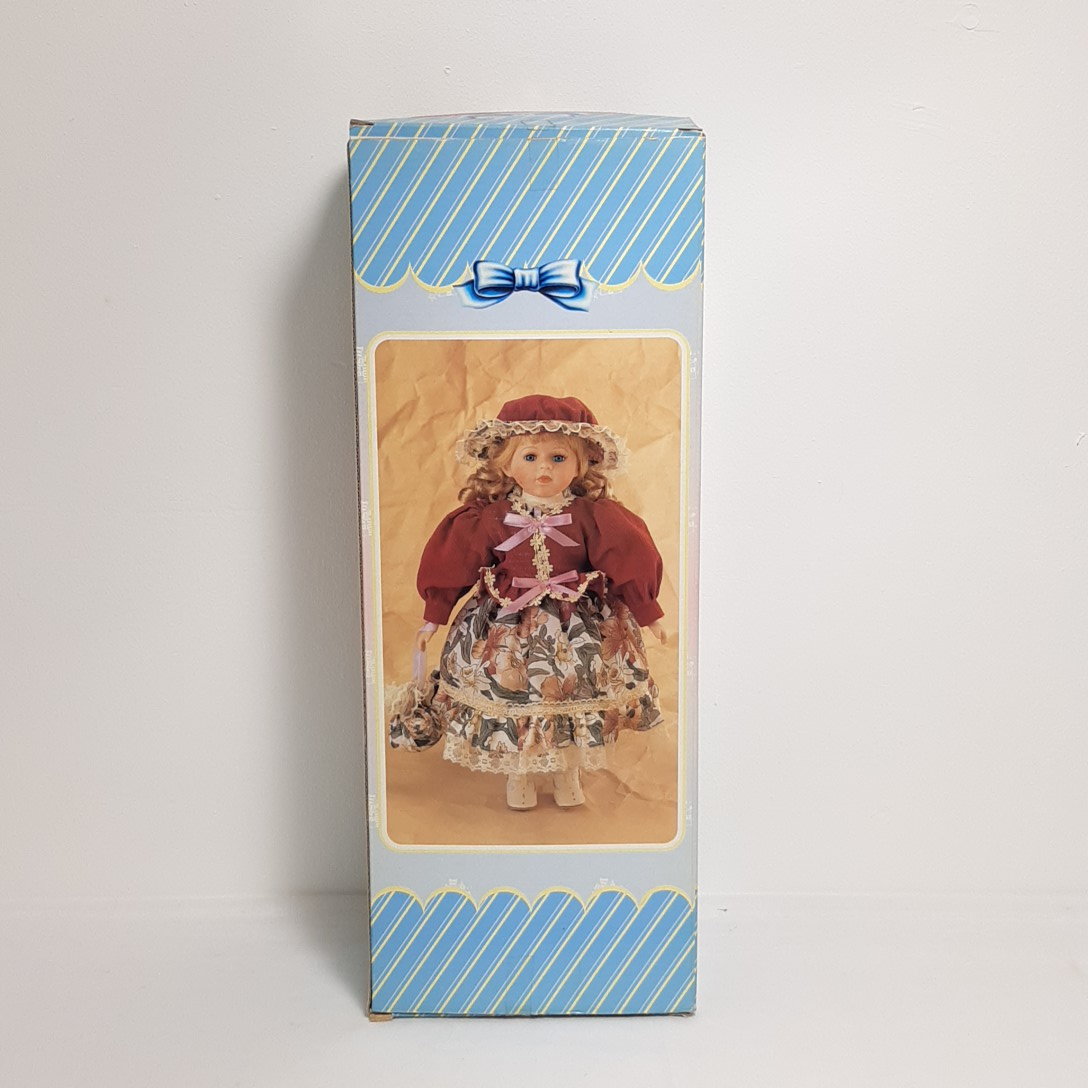Voir photo 2 de Poupée porcelaine vintage peinte à la main Poupée porcelaine vintage peinte à la main Bon état reconditionné photo 2