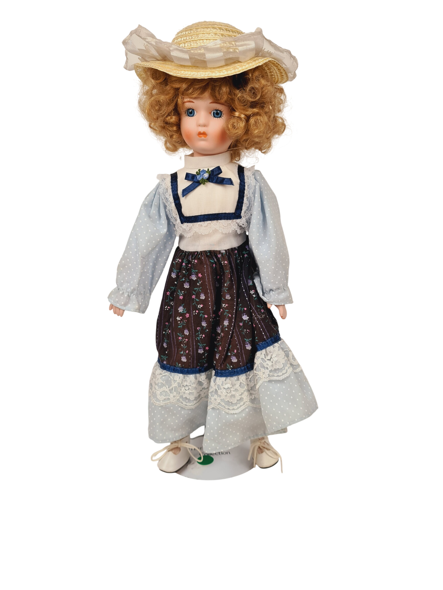 Acheter Poupée - Poupée en porcelaine avec support - 45 cm Bon état - 10,00 € Poupée - Poupée en porcelaine avec support - 45 cm Bon état reconditionné disponible sur Label Emmaüs