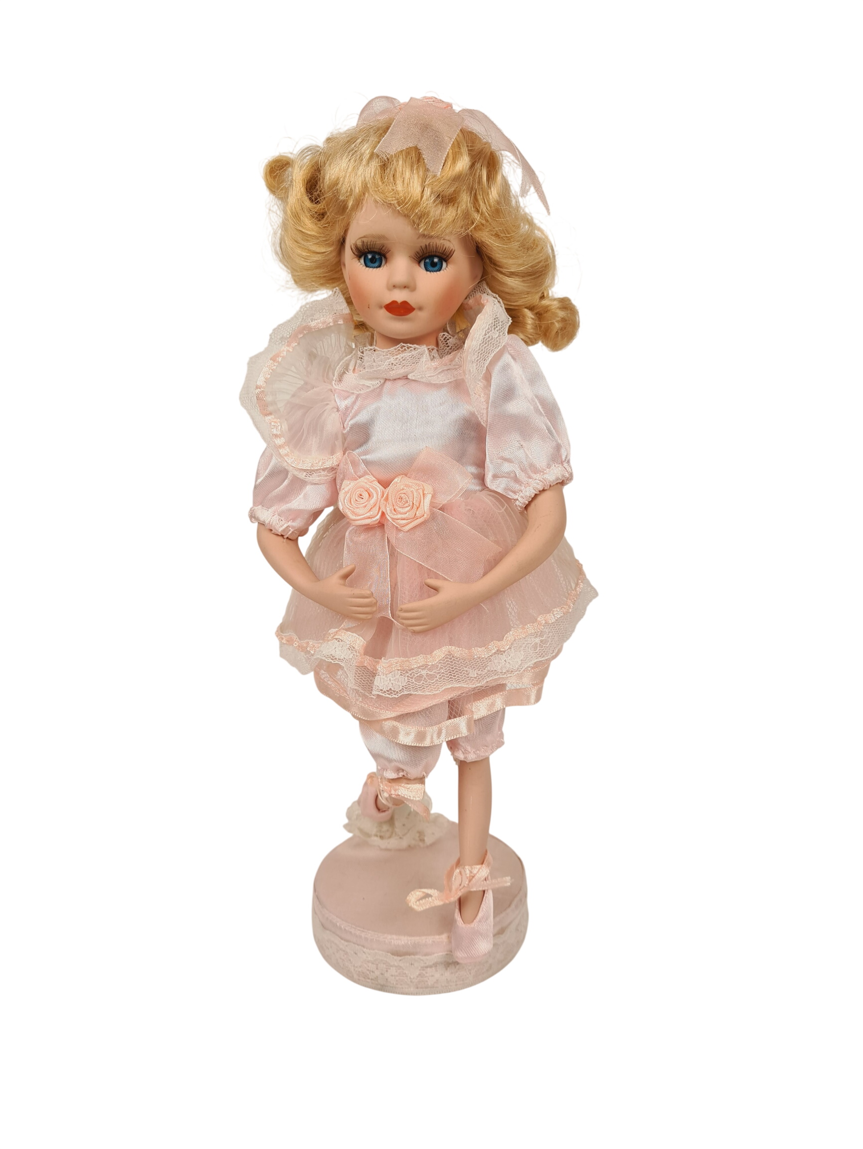 Poupée - Poupée en porcelaine ballerine tutu rose avec son socle - 33 cm Bon état - 10,00 € Poupée - Poupée en porcelaine ballerine tutu rose avec son socle - 33 cm Bon état reconditionné disponible sur Label Emmaüs
