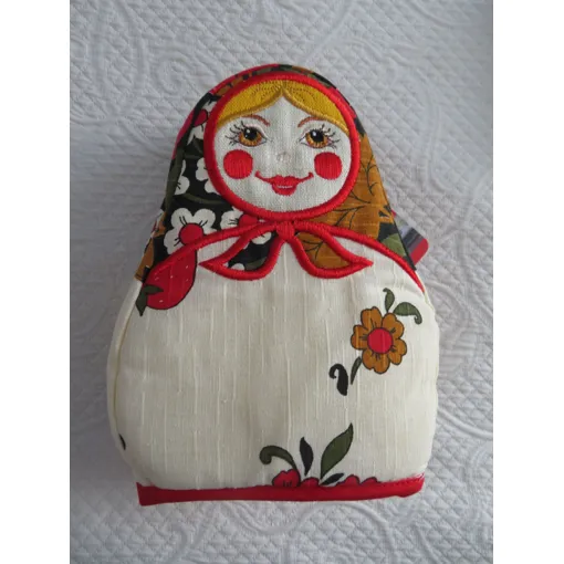 Poupée Russe Matriochka Cache Théière Décorative Spécialement Conçue Pour Couvrir Une Théière Afin De Tenir Le Thé Au Chaud. 100% Coton Et Fabrication Russe. Taille : H 17 Cm. L 163cm. Bon état reconditionné disponible sur Rakuten