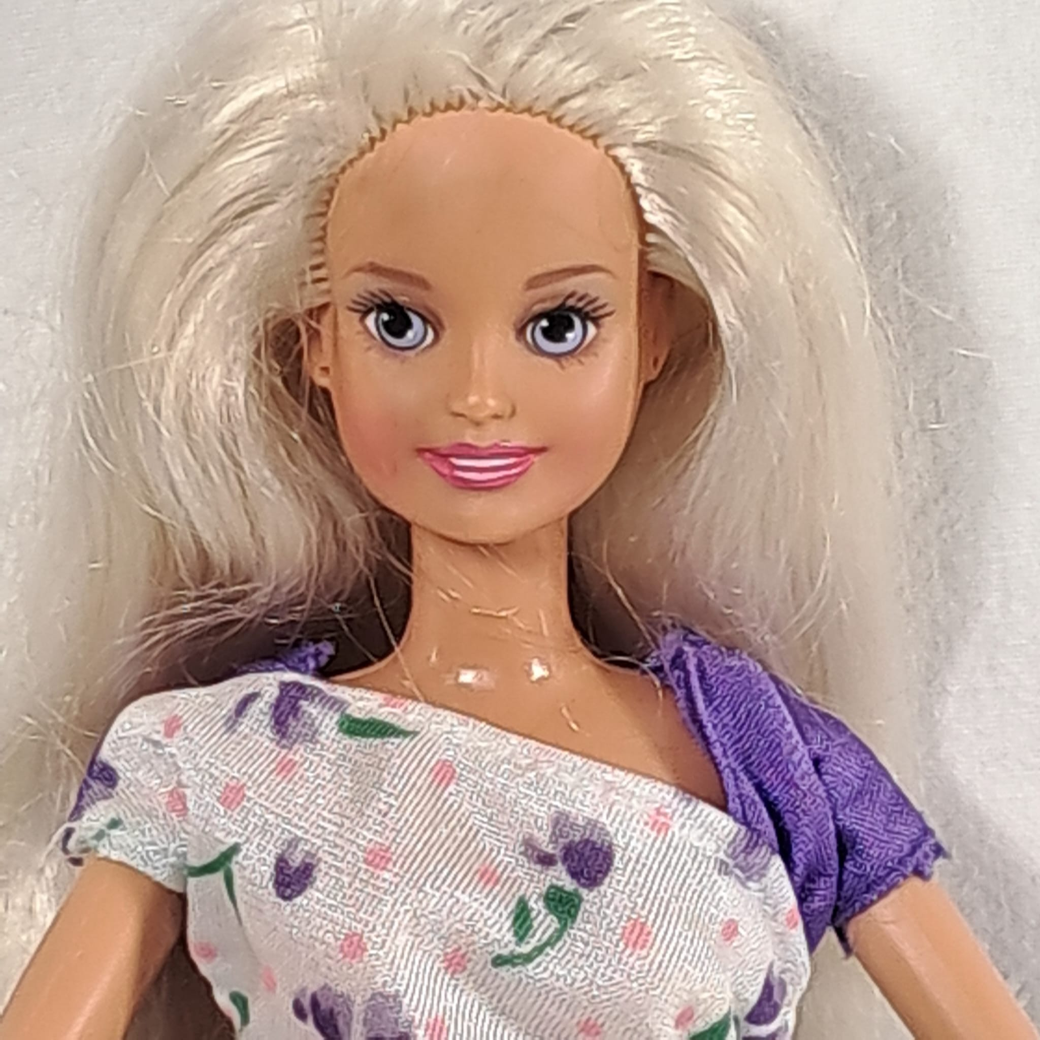 Voir photo 3 de Poupée Sindy Hasbro Longs Cheveux Fashion 1993 - Dis Moi Tout - Bon État Poupée Sindy Hasbro Longs Cheveux Fashion 1993 - Dis Moi Tout - Bon État Bon état reconditionné photo 3