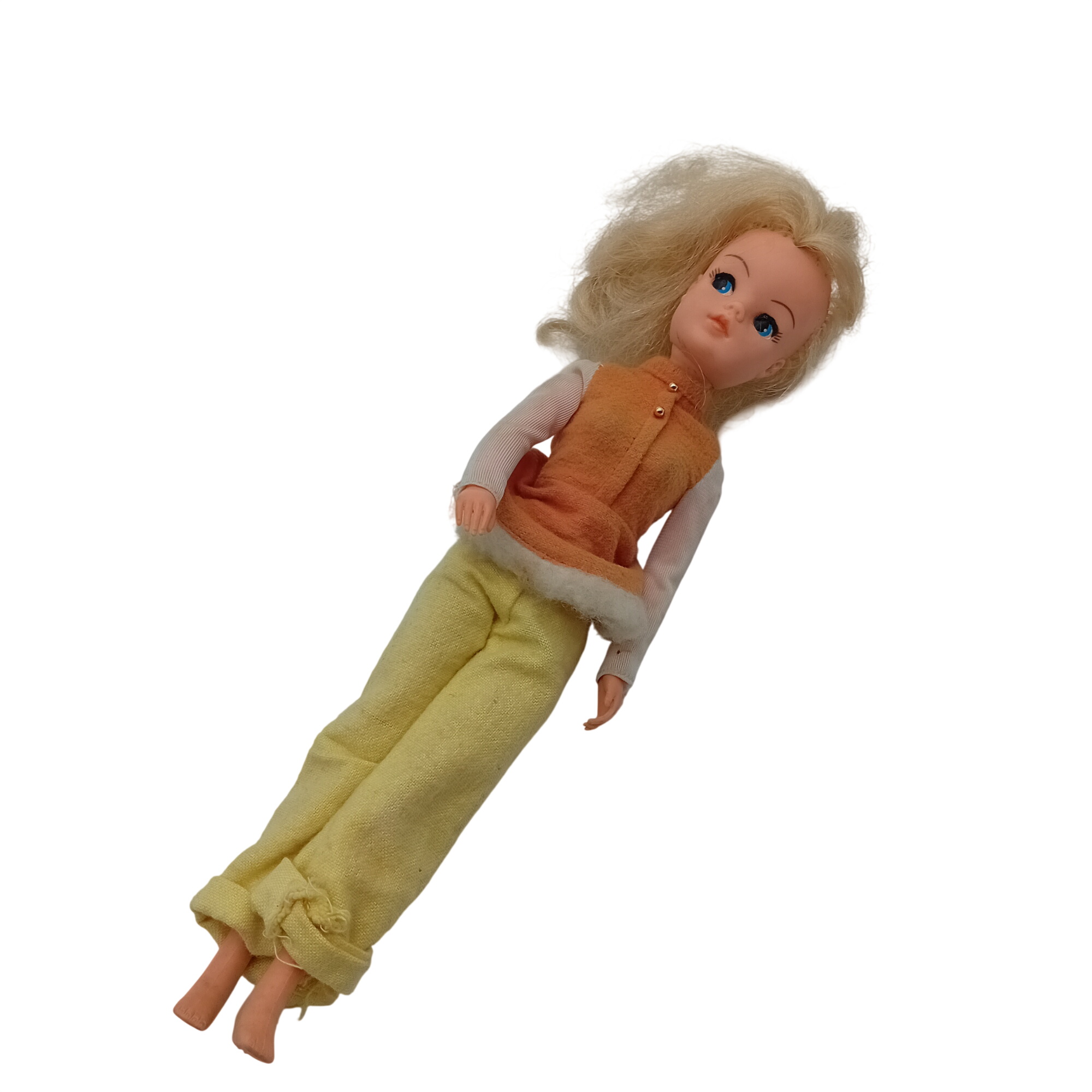 Voir photo 2 de Poupée vintage blonde aux yeux bleus, haut orange et pantalon jaune (sans la chaise) Poupée vintage blonde aux yeux bleus, haut orange et pantalon jaune (sans la chaise) Bon état reconditionné photo 2