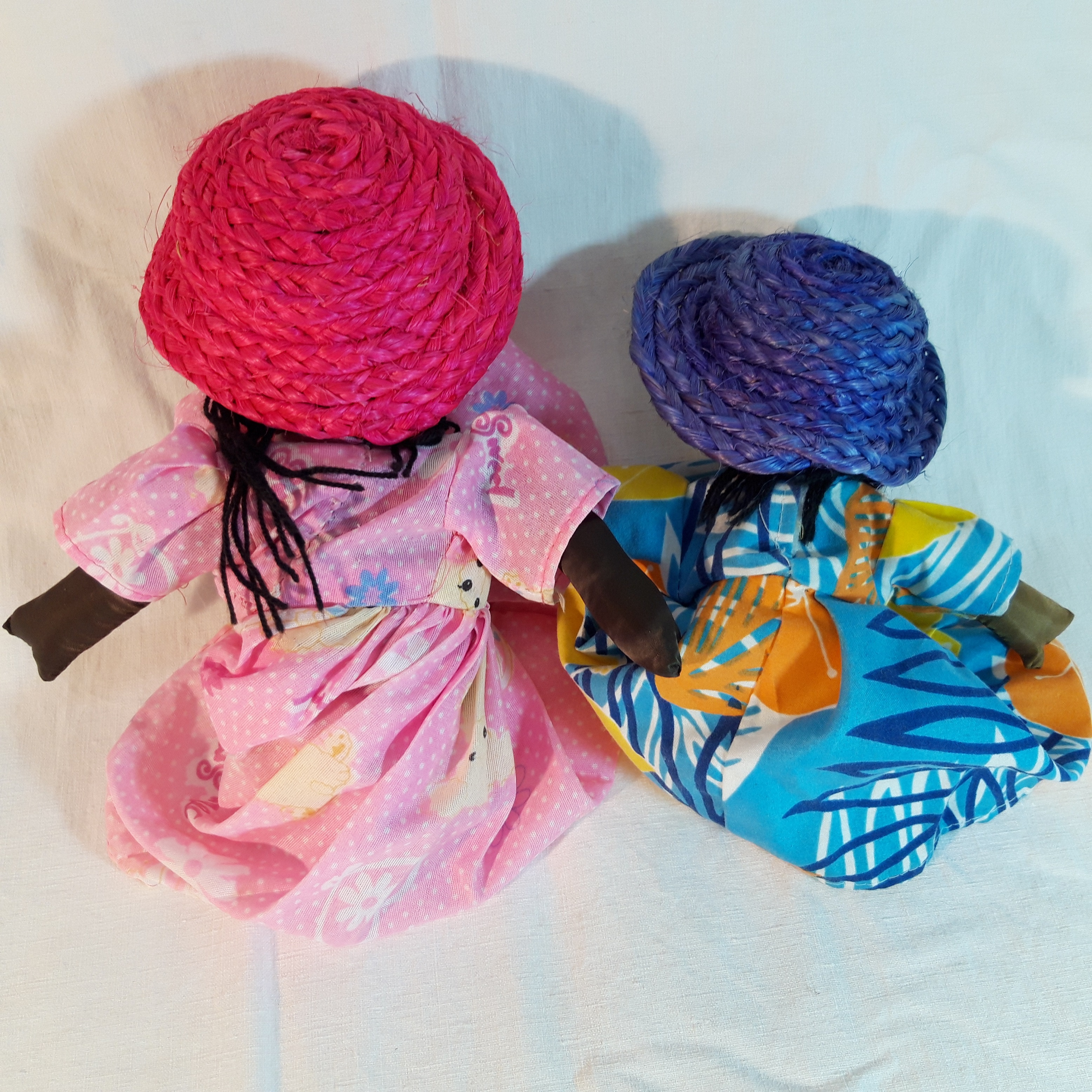 Voir photo 3 de Poupées, Artisanat fait main en tissu recyclé – Rwanda – Ensemble 2 Poupées Poupées, Artisanat fait main en tissu recyclé – Rwanda – Ensemble 2 Poupées Bon état reconditionné photo 3