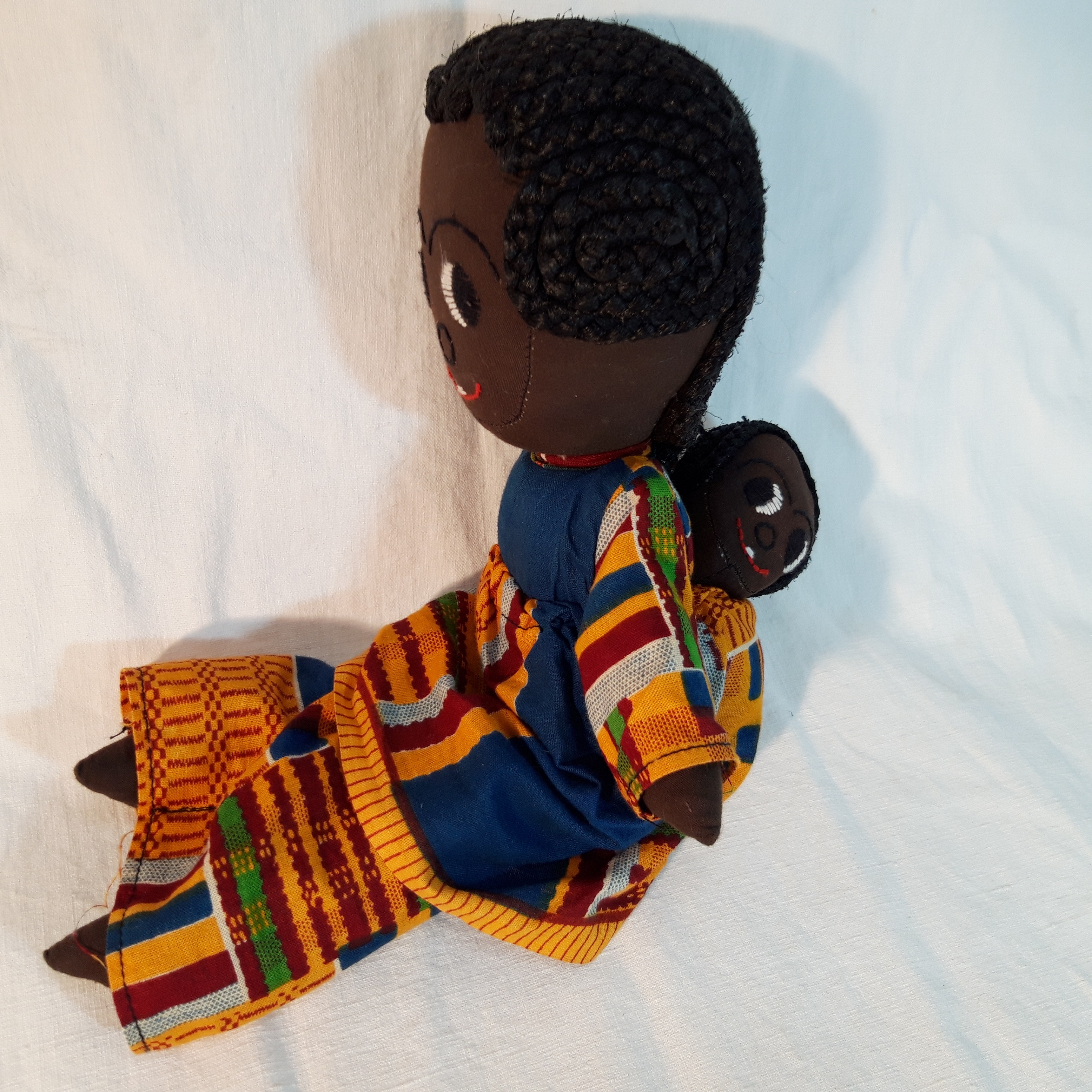 Voir photo 3 de Poupées, Artisanat fait main en tissu recyclé – Rwanda – Ensemble Mère & Fille 1 Poupées, Artisanat fait main en tissu recyclé – Rwanda – Ensemble Mère & Fille 1 reconditionné photo 3