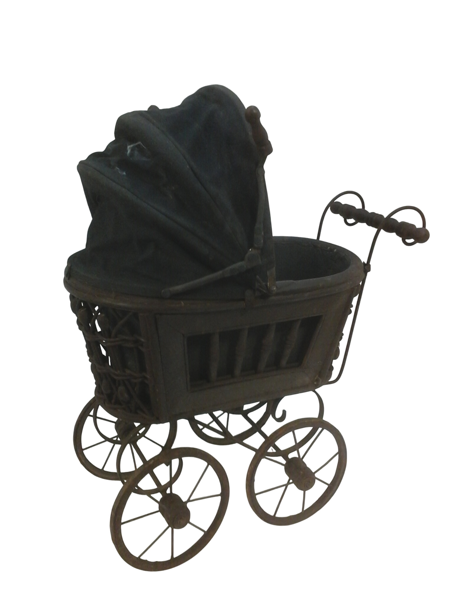 Acheter Poussette poupée vintage en rotin État correct - 25,00 € Poussette poupée vintage en rotin État correct reconditionné disponible sur Label Emmaüs