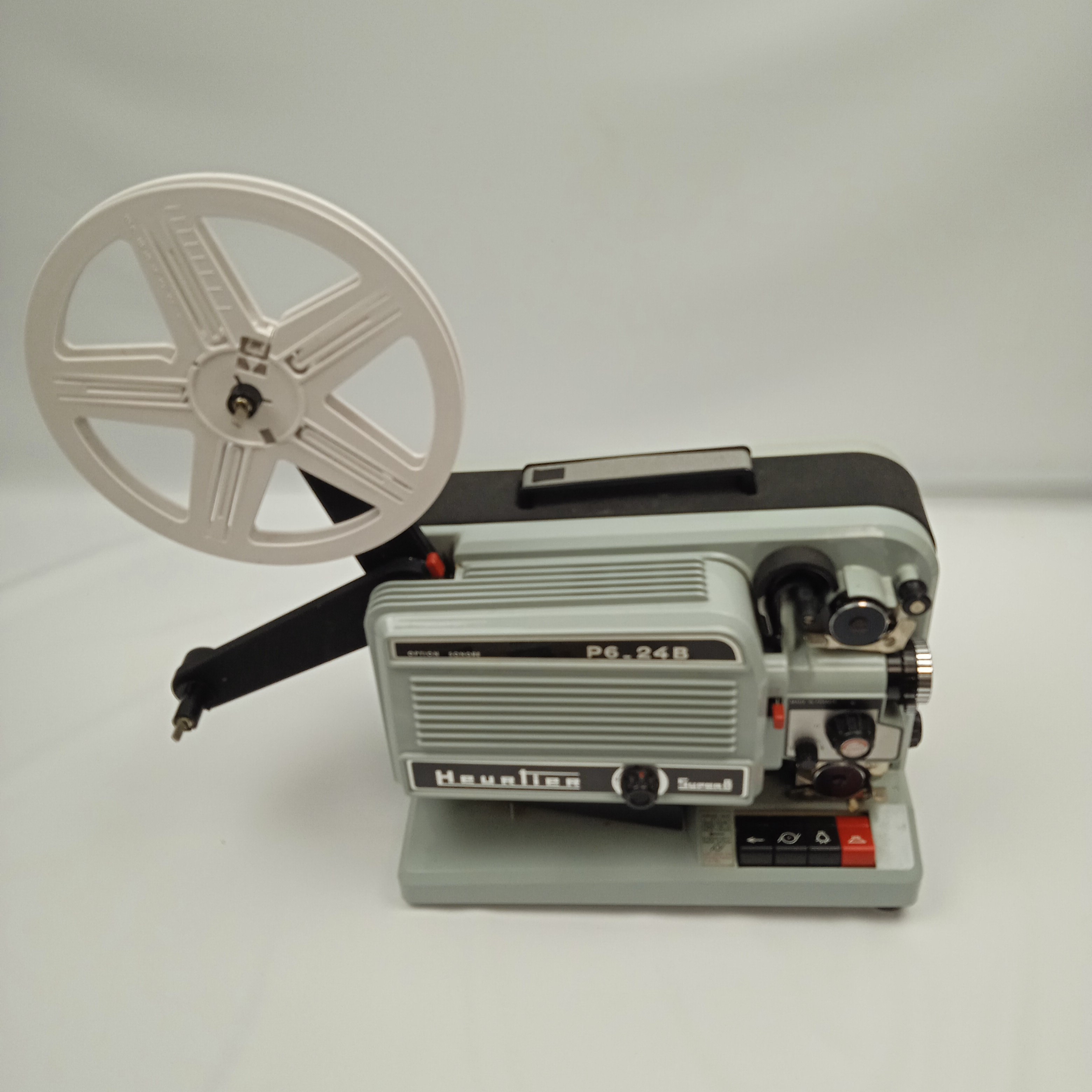 Projecteur HEURTIER P6- 24B État correct - 30,00 € Projecteur HEURTIER P6- 24B État correct reconditionné disponible sur Label Emmaüs