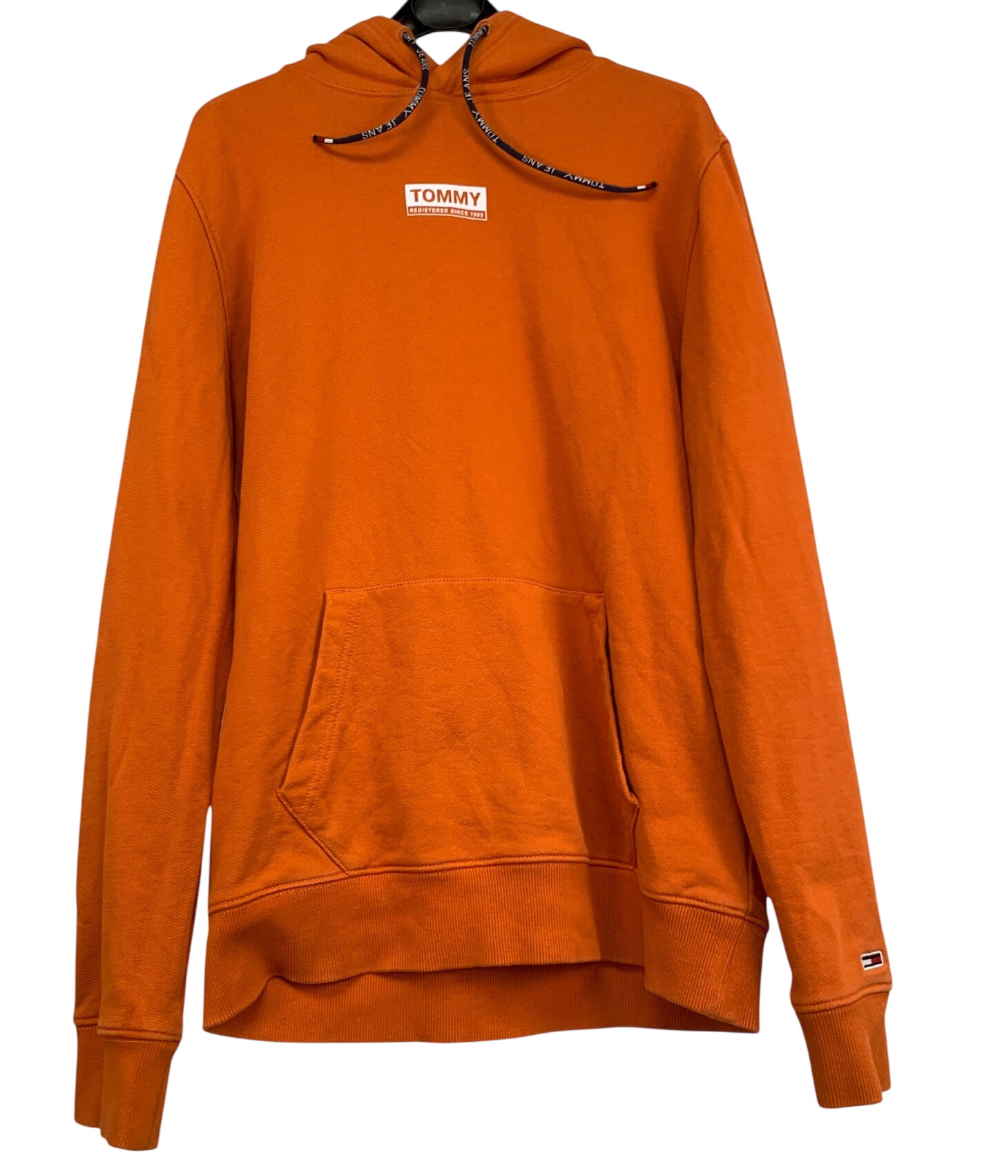 Pull à capuche Tommy Jeans T.36 - vêtements hommes Très bon état - 20,00 € Pull à capuche Tommy Jeans T.36 - vêtements hommes Très bon état reconditionné disponible sur Label Emmaüs