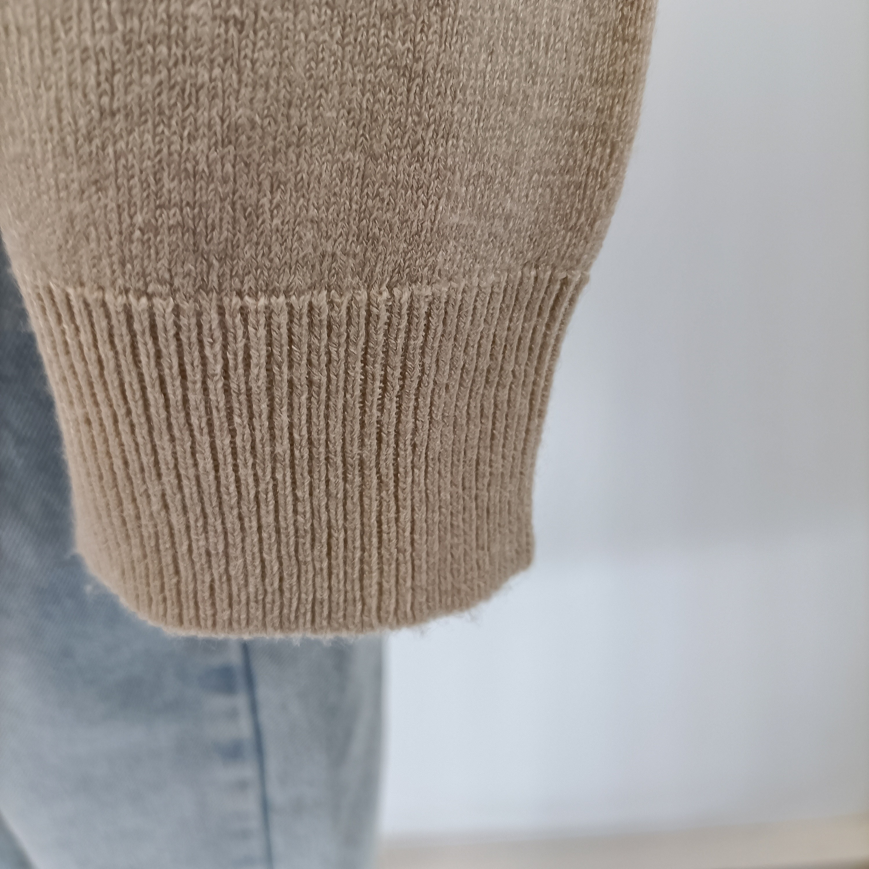 Voir photo 5 de Pull beige col rond cachemire Just Emporio brodé poitrine taille s coupe unisexe A2103 Pull beige col rond cachemire Just Emporio brodé poitrine taille s coupe unisexe A2103 Parfait état reconditionné photo 5