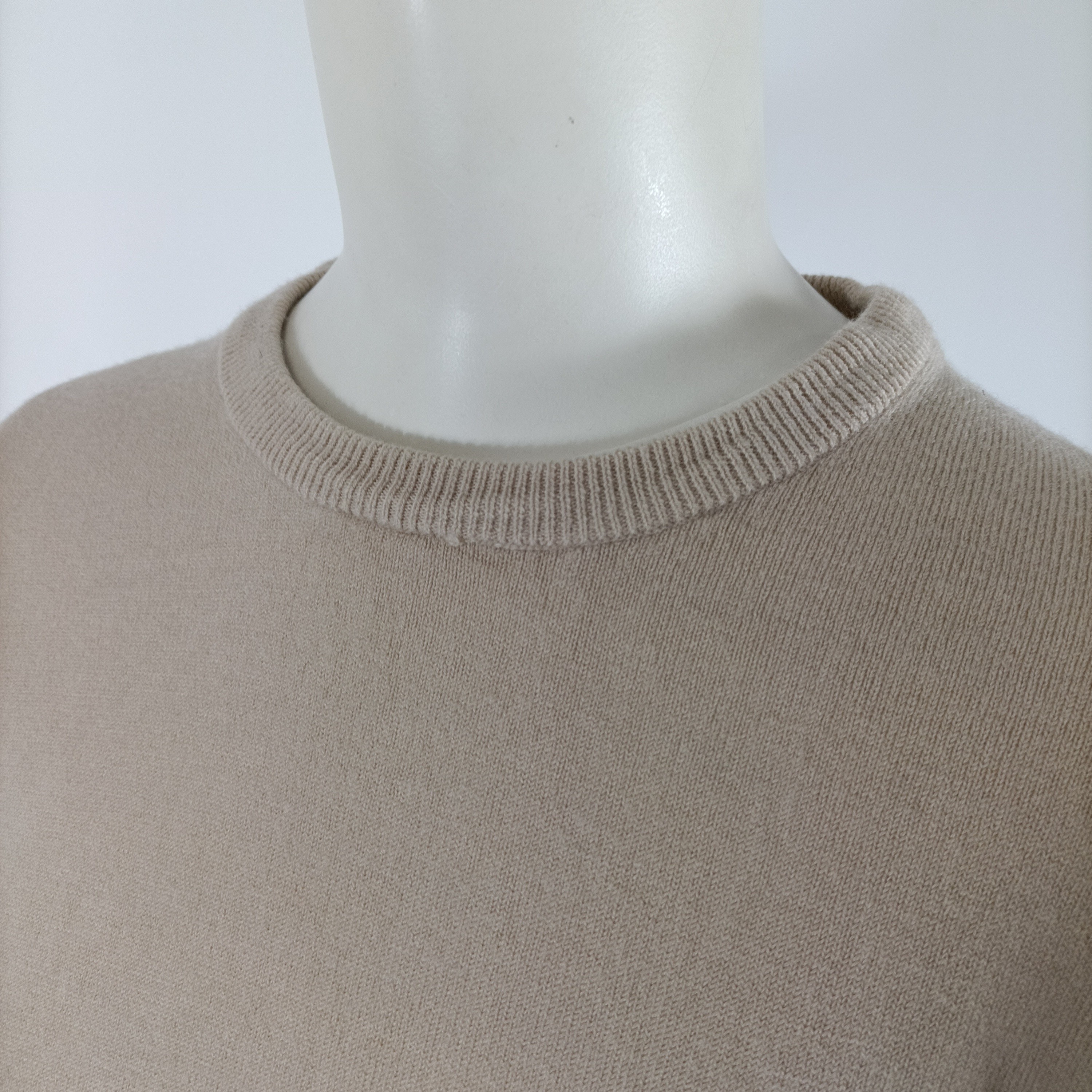 Voir photo 6 de Pull beige col rond cachemire Just Emporio brodé poitrine taille s coupe unisexe A2103 Pull beige col rond cachemire Just Emporio brodé poitrine taille s coupe unisexe A2103 Parfait état reconditionné photo 6
