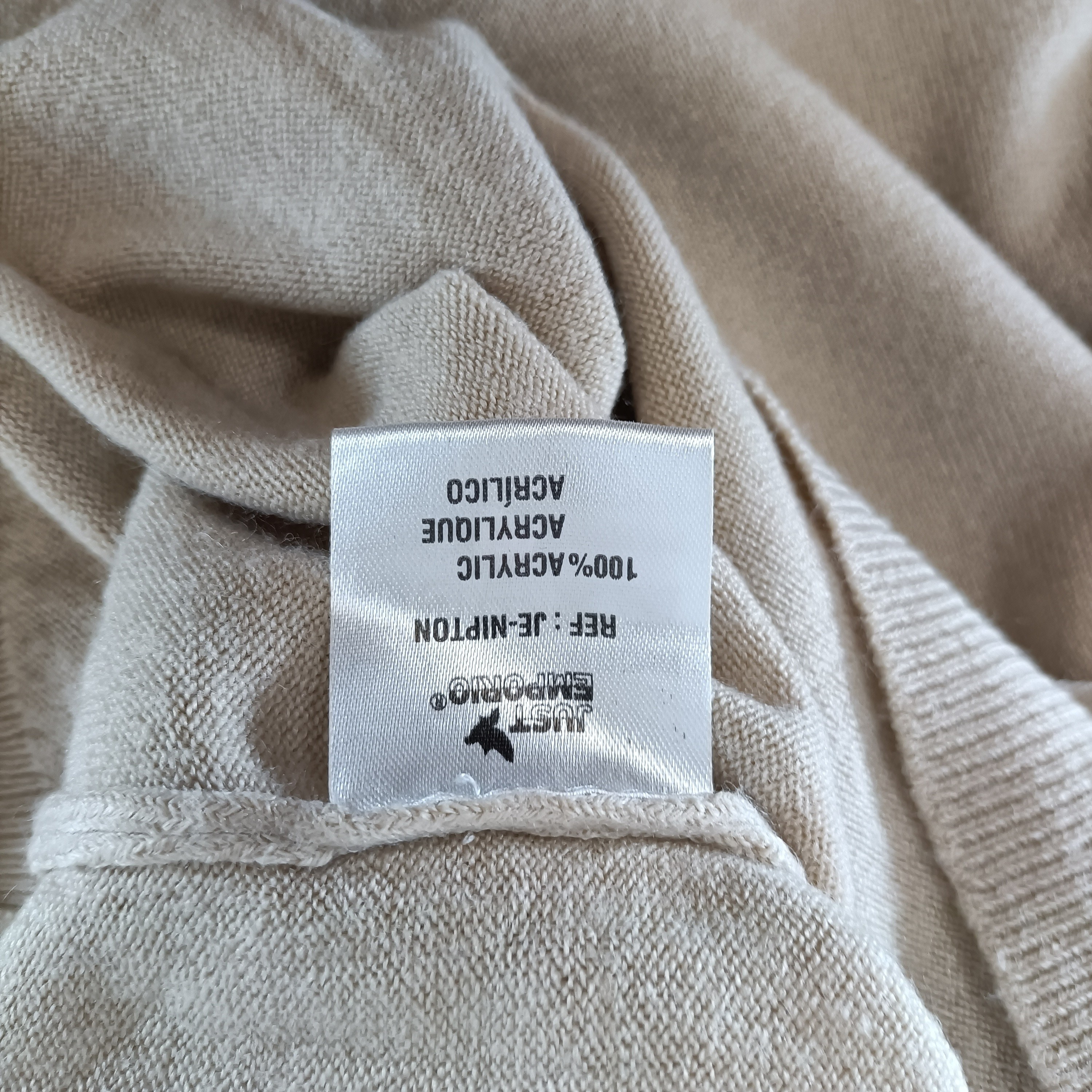 Voir photo 8 de Pull beige col rond cachemire Just Emporio brodé poitrine taille s coupe unisexe A2103 Pull beige col rond cachemire Just Emporio brodé poitrine taille s coupe unisexe A2103 Parfait état reconditionné photo 8