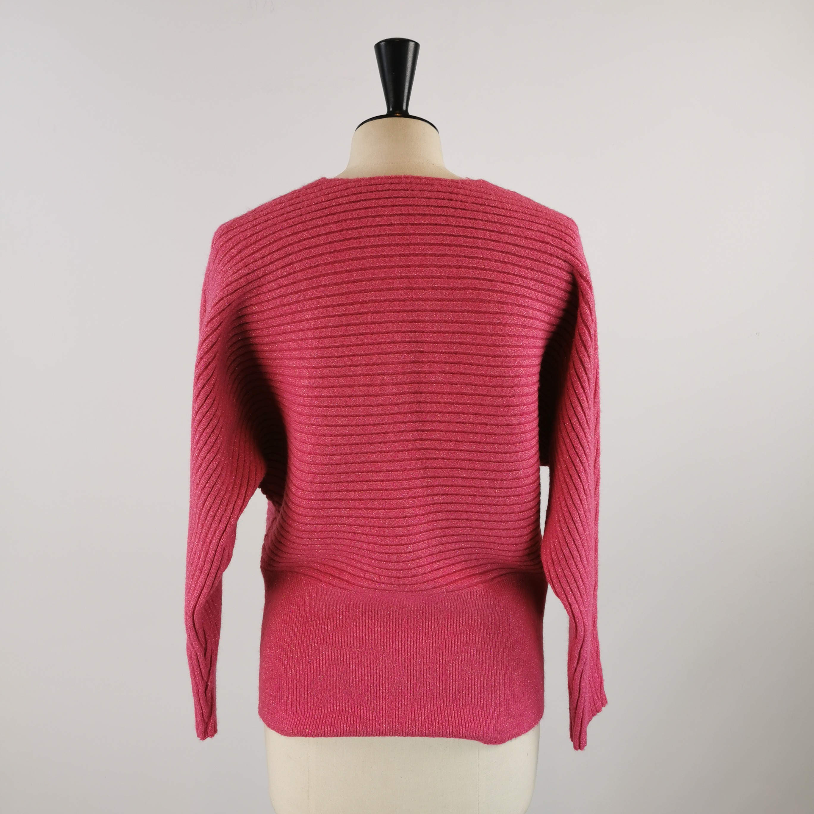 Voir photo 2 de Pull en maille TM(estimée) fuchsia Pull en maille TM(estimée) fuchsia Parfait état reconditionné photo 2