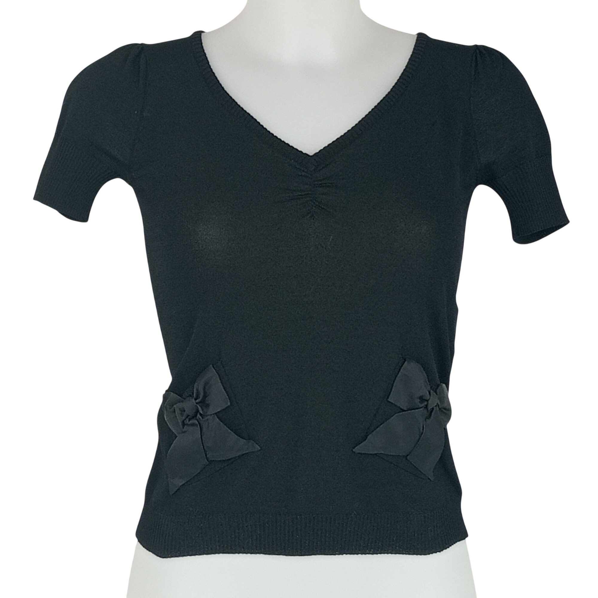 Pull - femme - marque Tara Jarmon - manches courtes - couleur noir - taille M (38) Très bon état - 37,00 € Pull - femme - marque Tara Jarmon - manches courtes - couleur noir - taille M (38) Très bon état reconditionné disponible sur Label Emmaüs