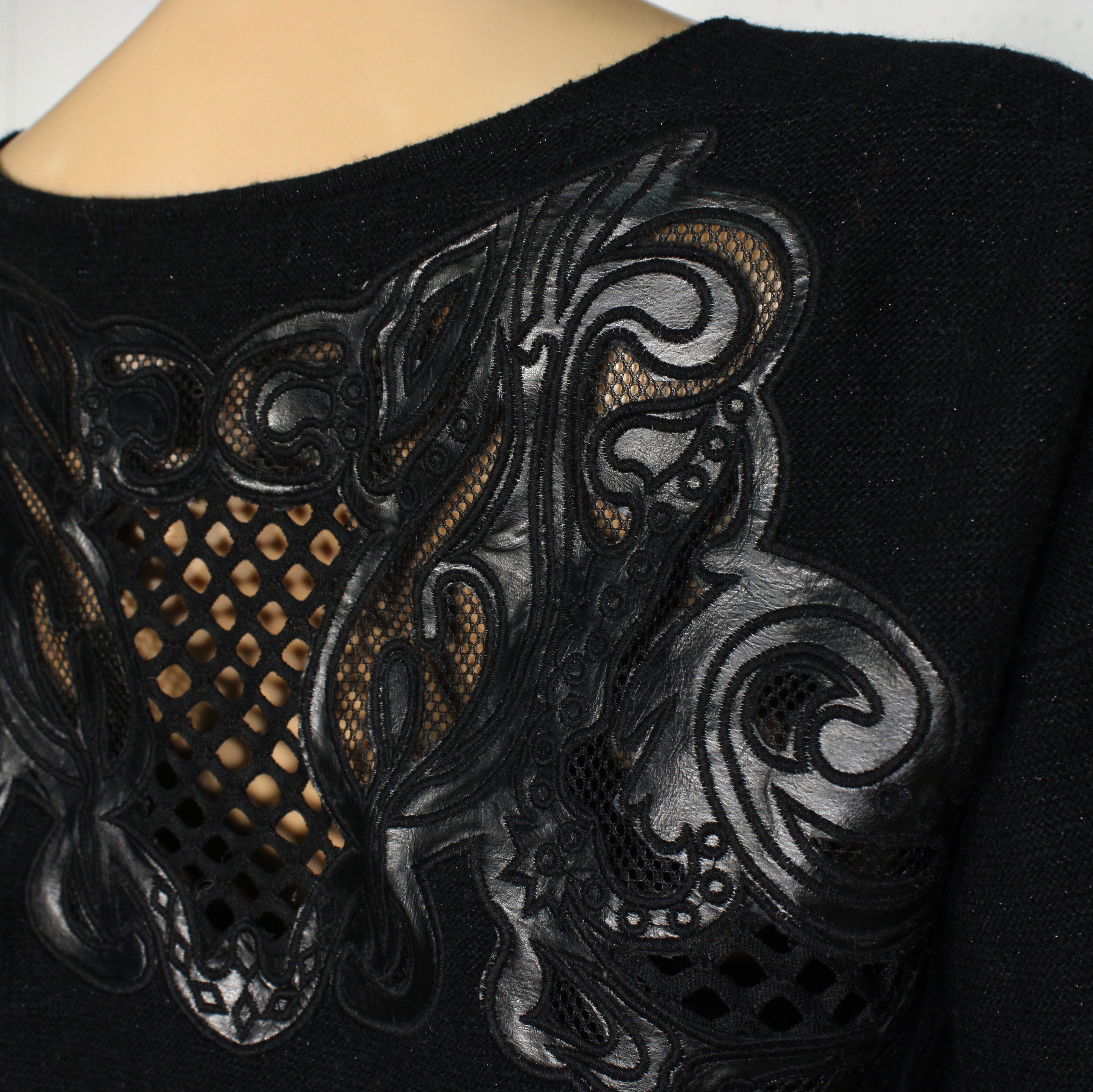 Voir photo 4 de Pull Femme Noir En Maille COLOR BLOCK Taille M /L Pull Femme Noir En Maille COLOR BLOCK Taille M /L Bon état reconditionné photo 4
