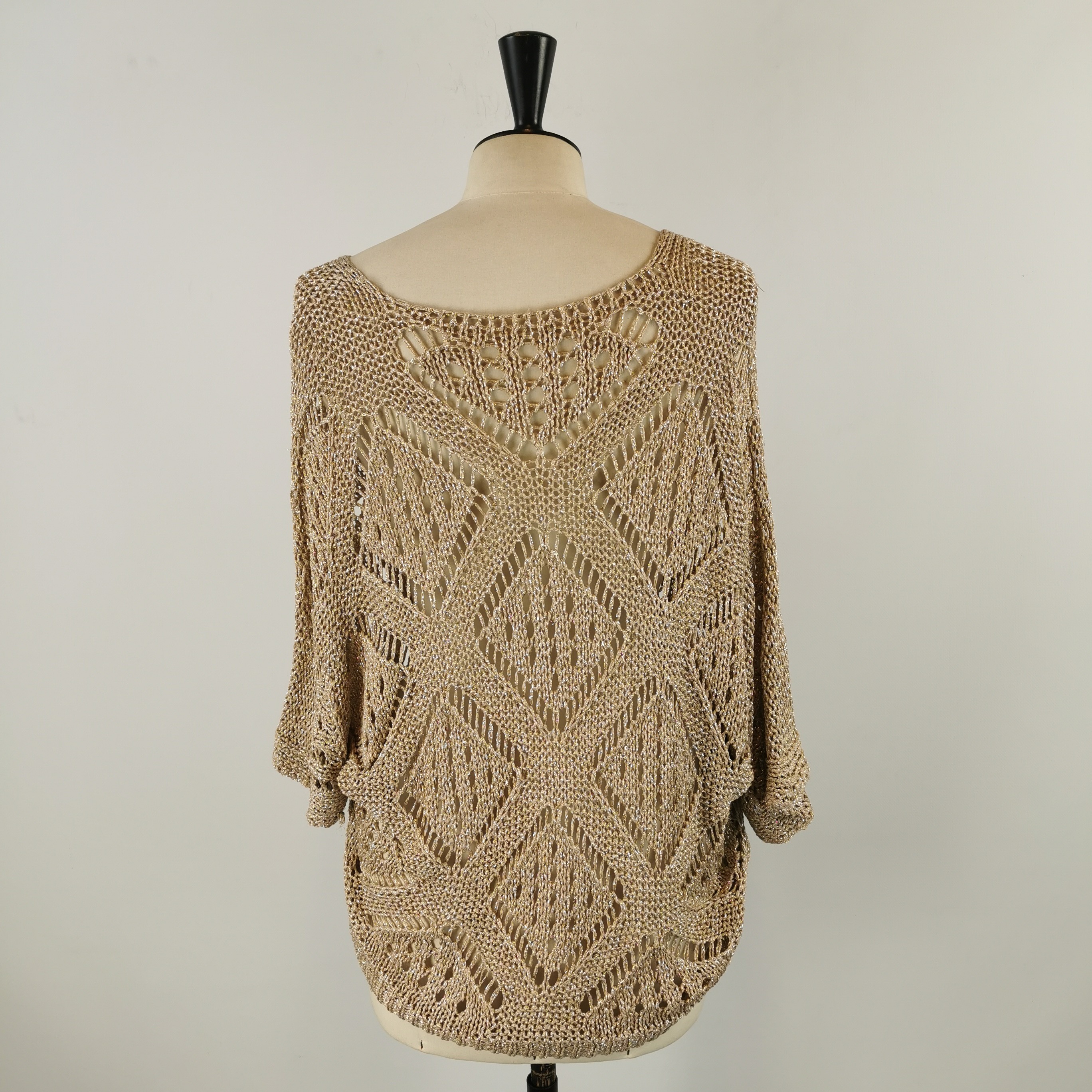 Voir photo 2 de Pull gold lurex knit TS(estimée) Pull gold lurex knit TS(estimée) Très bon état reconditionné photo 2