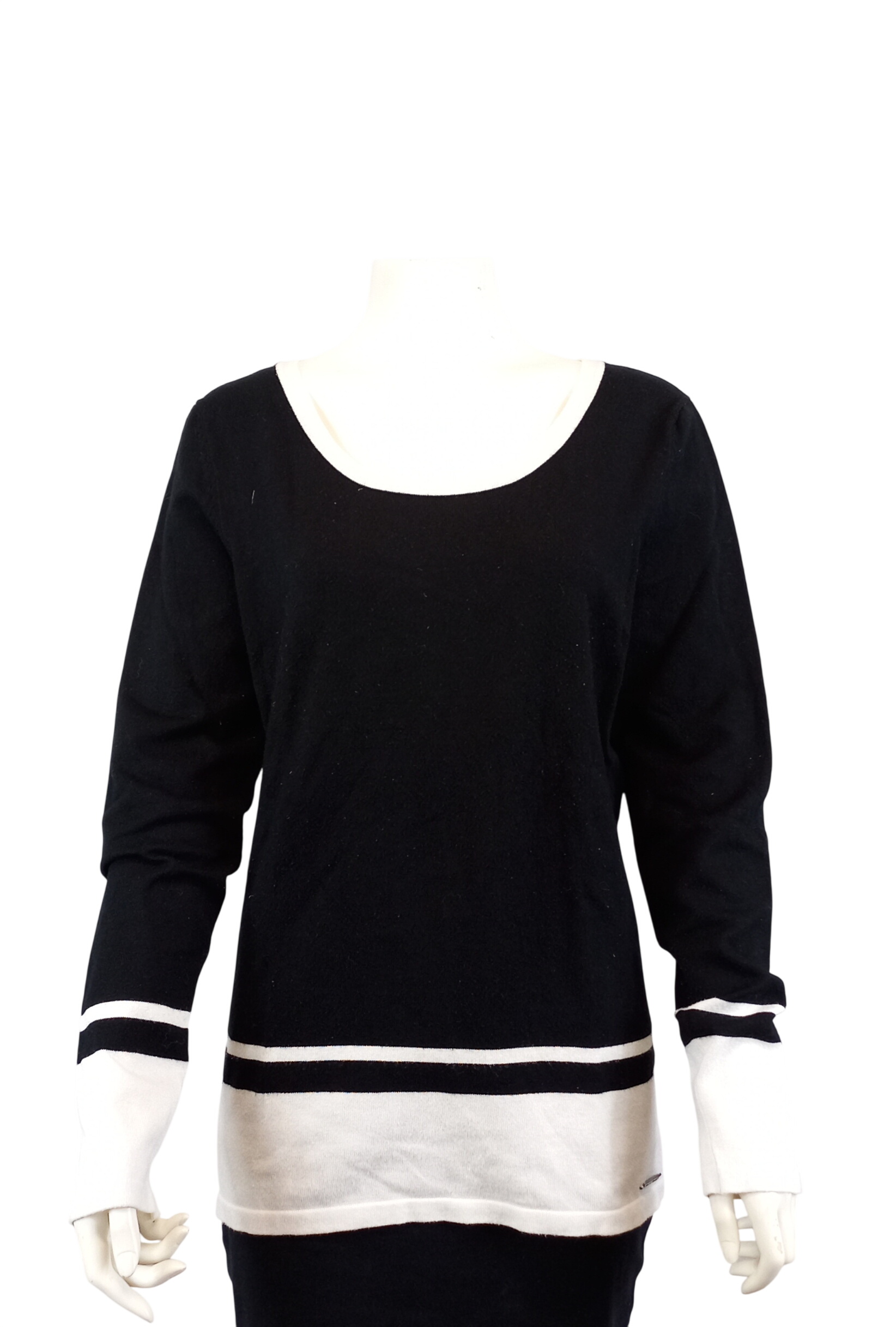 Acheter Pull noir col poignet et bas du pull blanc avec rayure blanche "terre de marins" T3 Très bon état - 10,00 € Pull noir col poignet et bas du pull blanc avec rayure blanche "terre de marins" T3 Très bon état reconditionné disponible sur Label Emmaüs