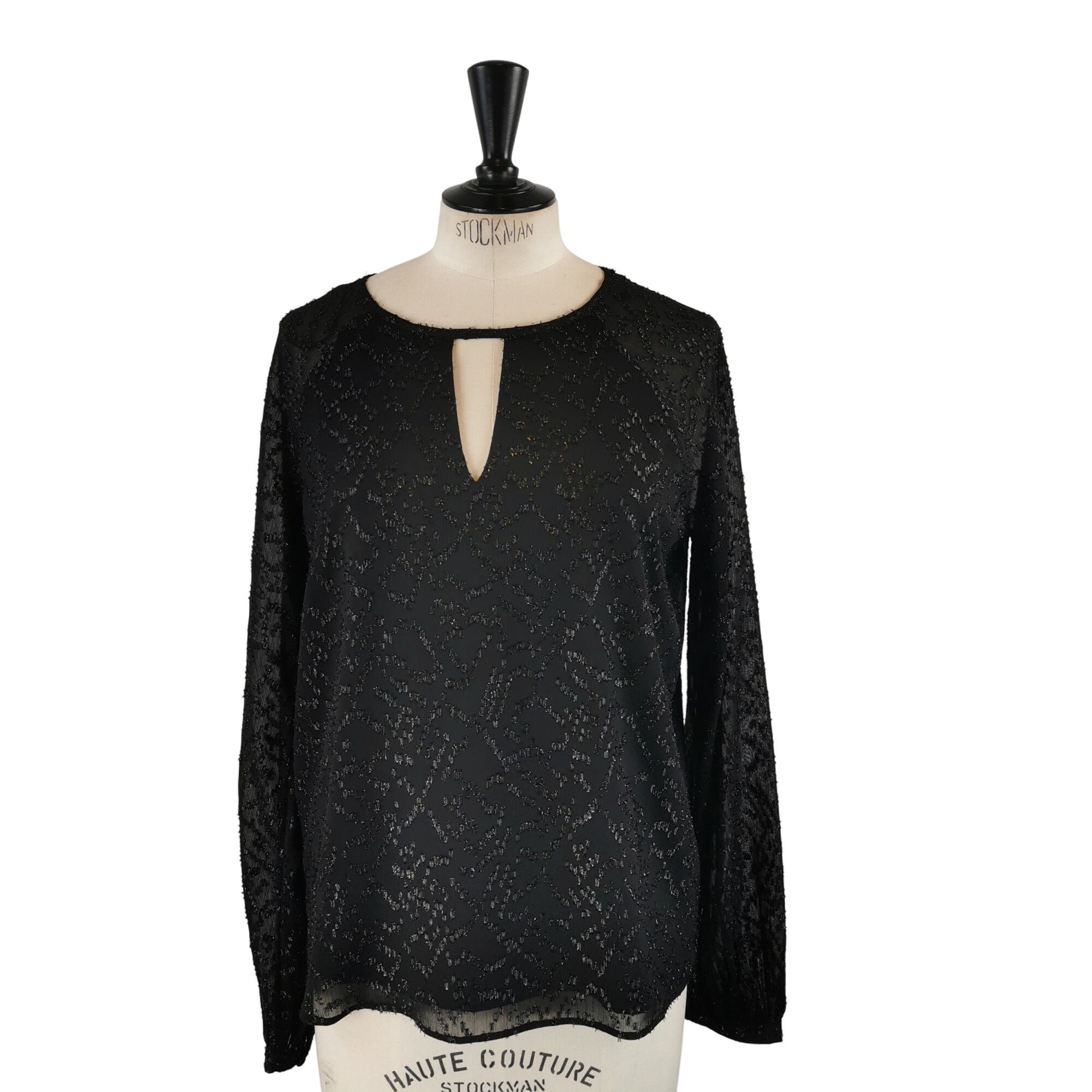 Acheter Pull noir RIU T38 Parfait état - 11,00 € Pull noir RIU T38 Parfait état reconditionné disponible sur Label Emmaüs