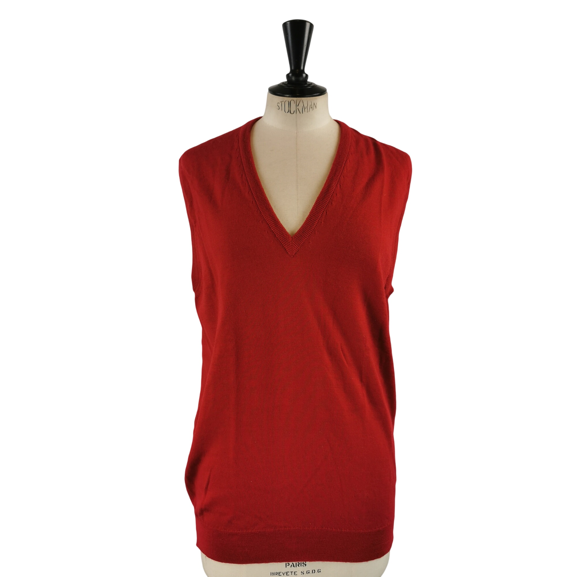 Acheter Pull sans manche Smedley - Taille S (estimée) - Rouge Parfait état - 10,00 € Pull sans manche Smedley - Taille S (estimée) - Rouge Parfait état reconditionné disponible sur Label Emmaüs
