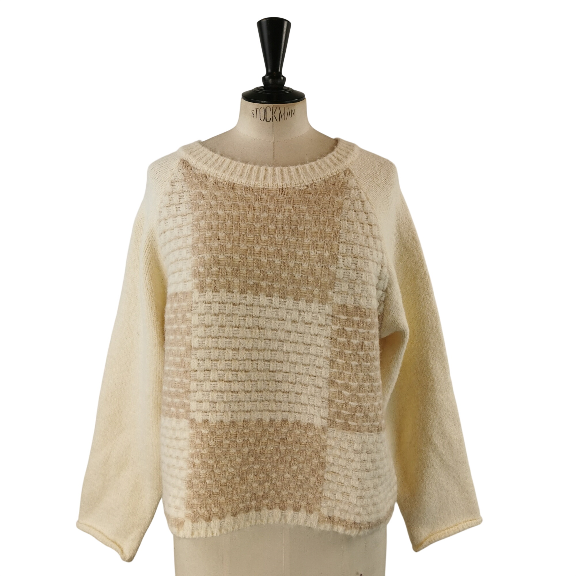 Acheter Pull – Taille M/L (estimée) (FR) – Écru et beige – Motif tissé géométrique – Col rond Parfait état - 11,00 € Pull – Taille M/L (estimée) (FR) – Écru et beige – Motif tissé géométrique – Col rond Parfait état reconditionné disponible sur Label Emmaüs
