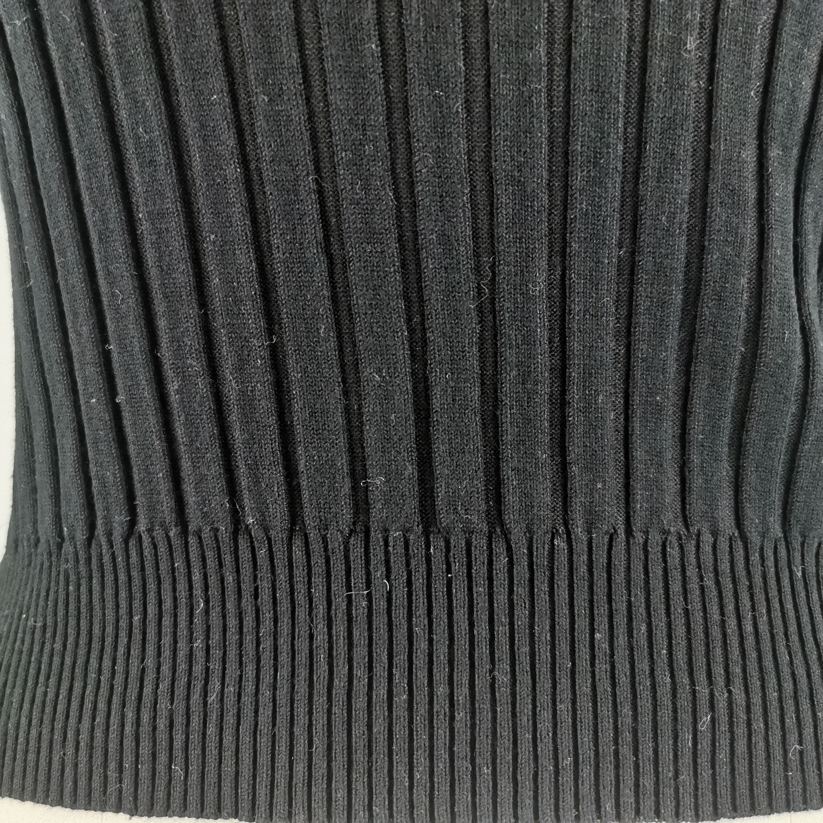 Voir photo 4 de Pull ZARA TS noir Pull ZARA TS noir Très bon état reconditionné photo 4