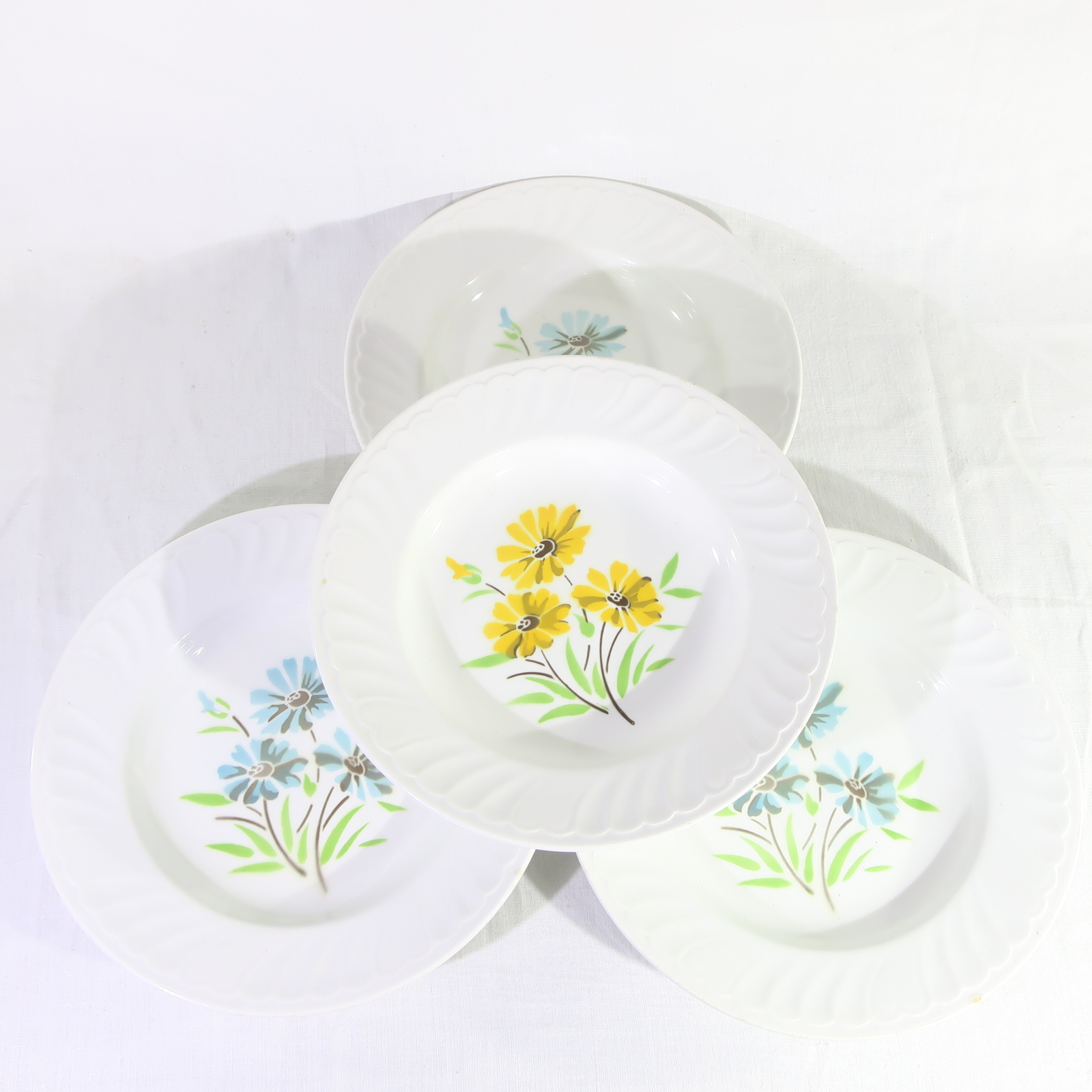 Acheter Quatuor d'Assiettes anciennes en faïence F.B Bon état - 10,00 € Quatuor d'Assiettes anciennes en faïence F.B Bon état reconditionné disponible sur Label Emmaüs