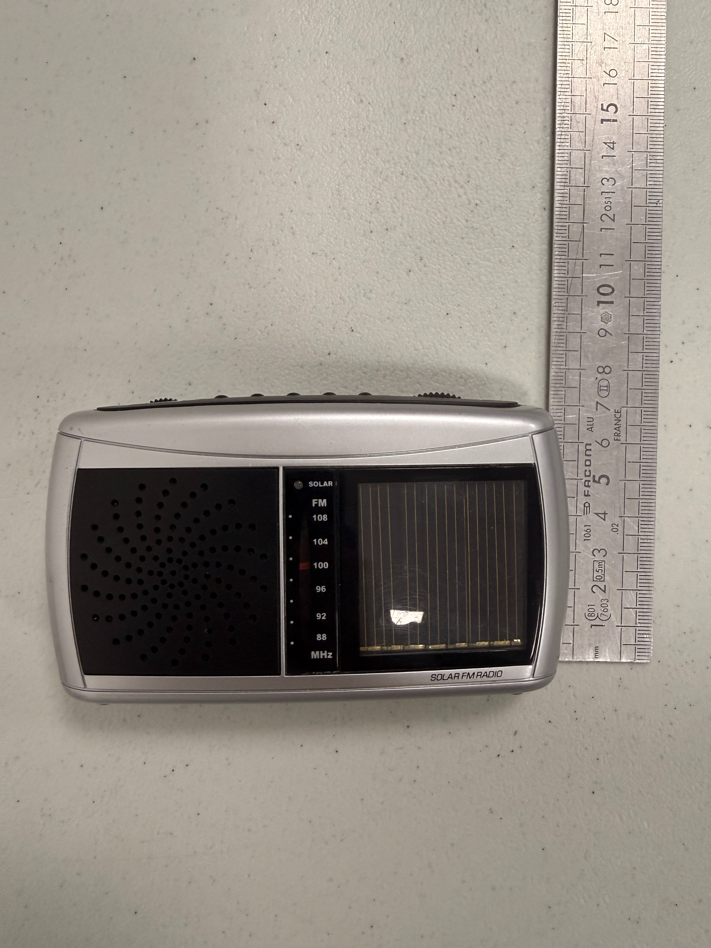 Voir photo 3 de Radio de poche solaire + appareil photo jetable = combo de rêve + cadeau offert | Dero Radio de poche solaire + appareil photo jetable = combo de rêve + cadeau offert Bon état reconditionné photo 3 | Dero