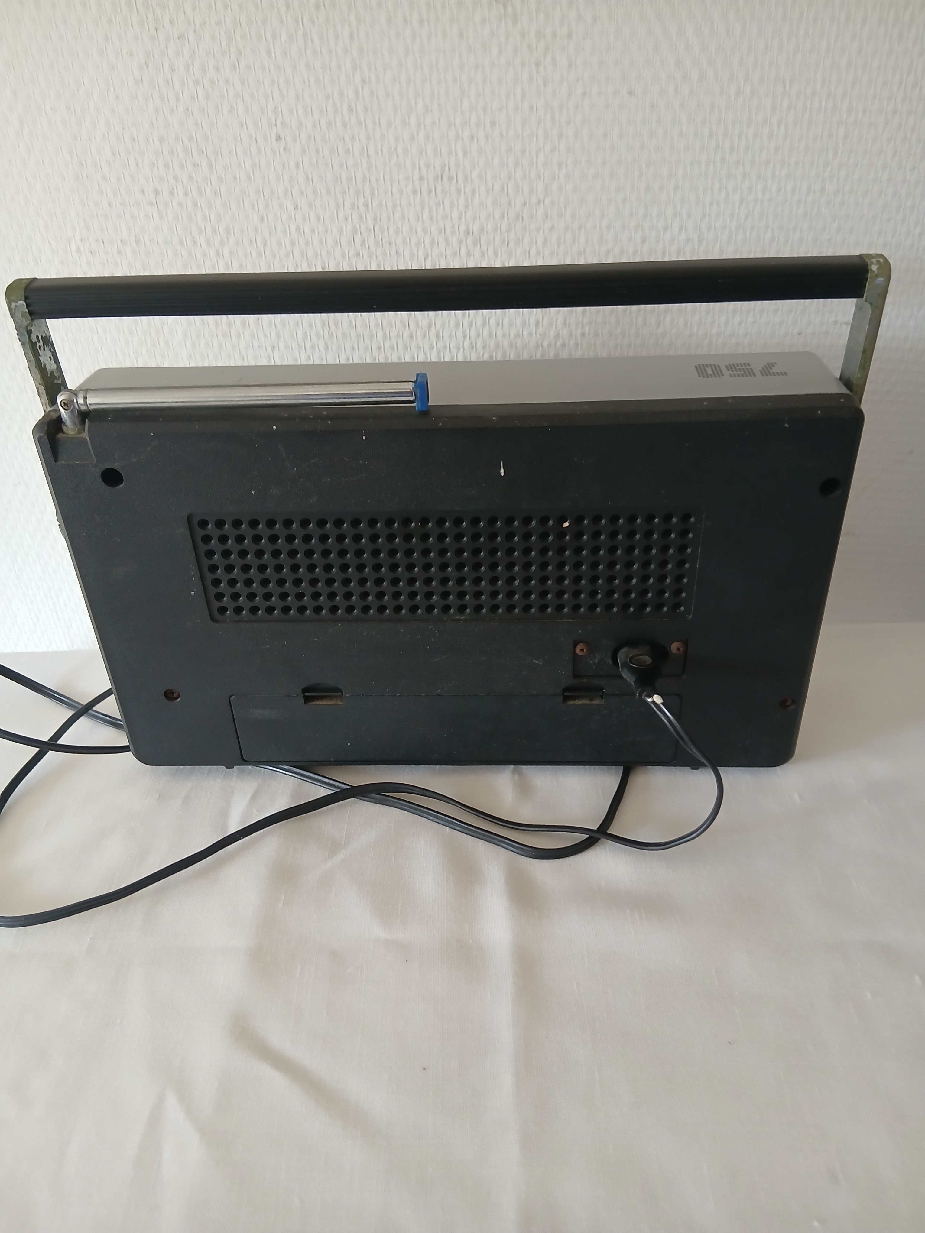 Voir photo 2 de Radio transistor vintage PHILIPS 750. Radio transistor vintage PHILIPS 750. Bon état reconditionné photo 2