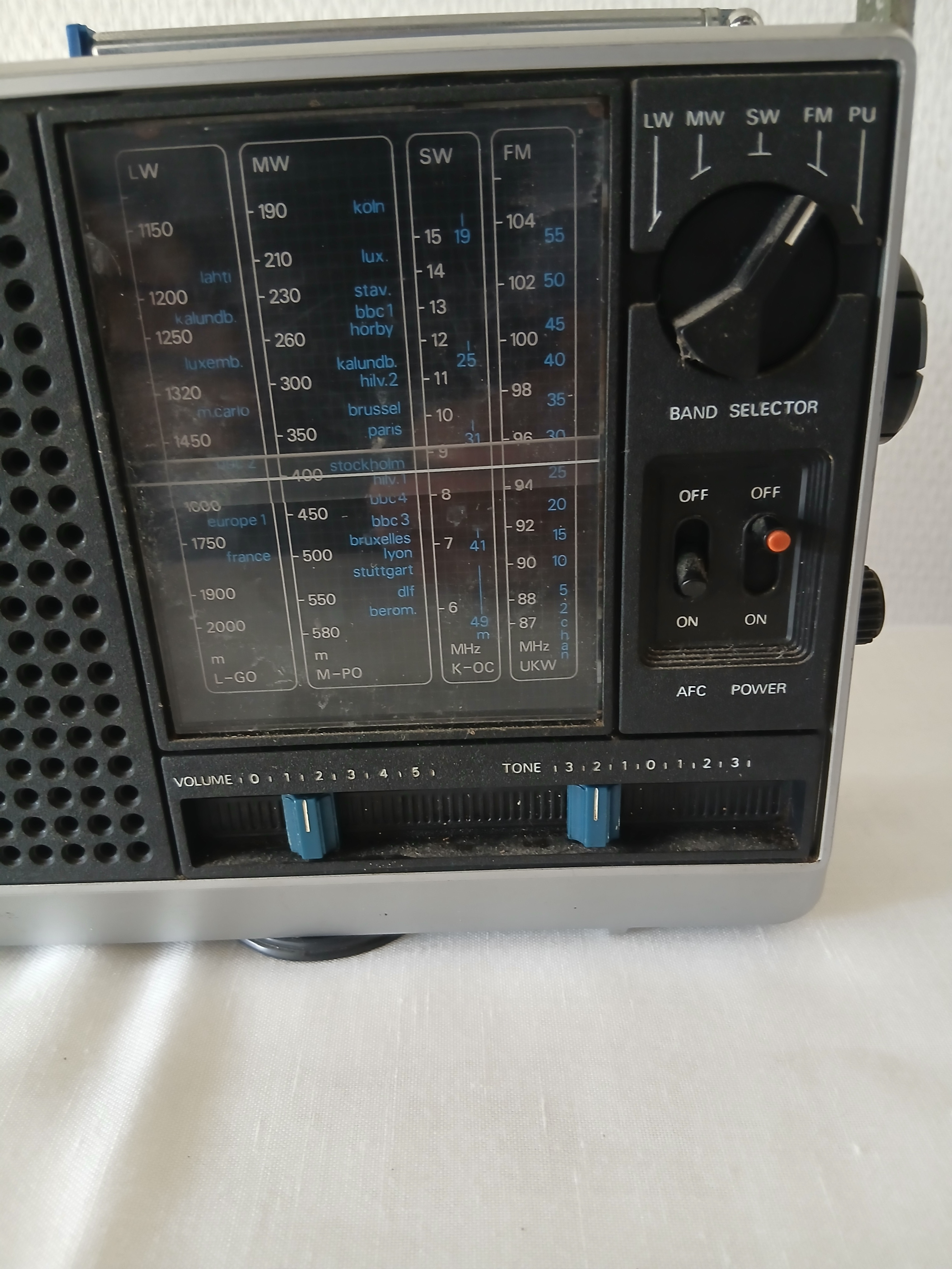 Voir photo 5 de Radio transistor vintage PHILIPS 750. Radio transistor vintage PHILIPS 750. Bon état reconditionné photo 5