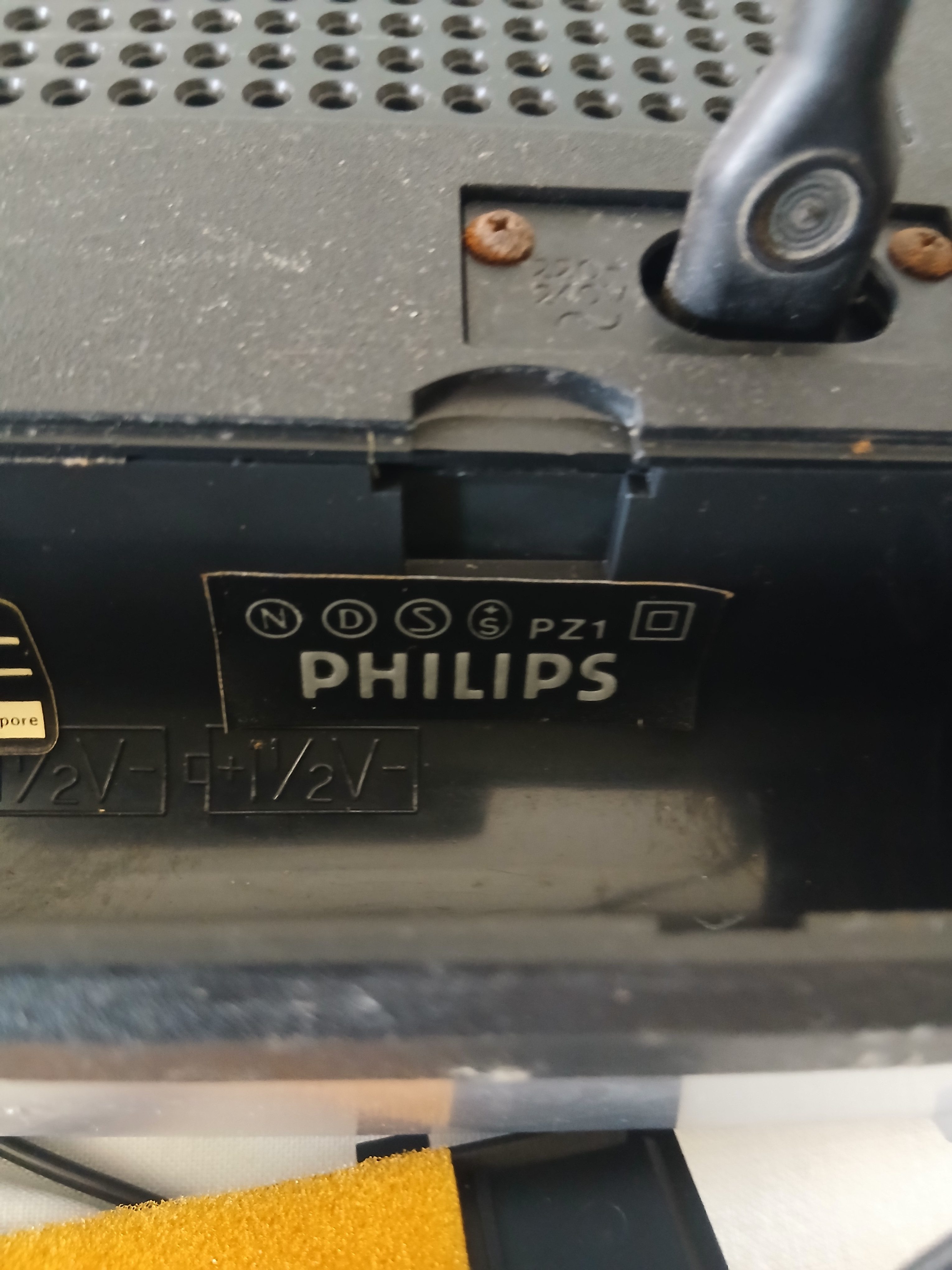 Voir photo 6 de Radio transistor vintage PHILIPS 750. Radio transistor vintage PHILIPS 750. Bon état reconditionné photo 6