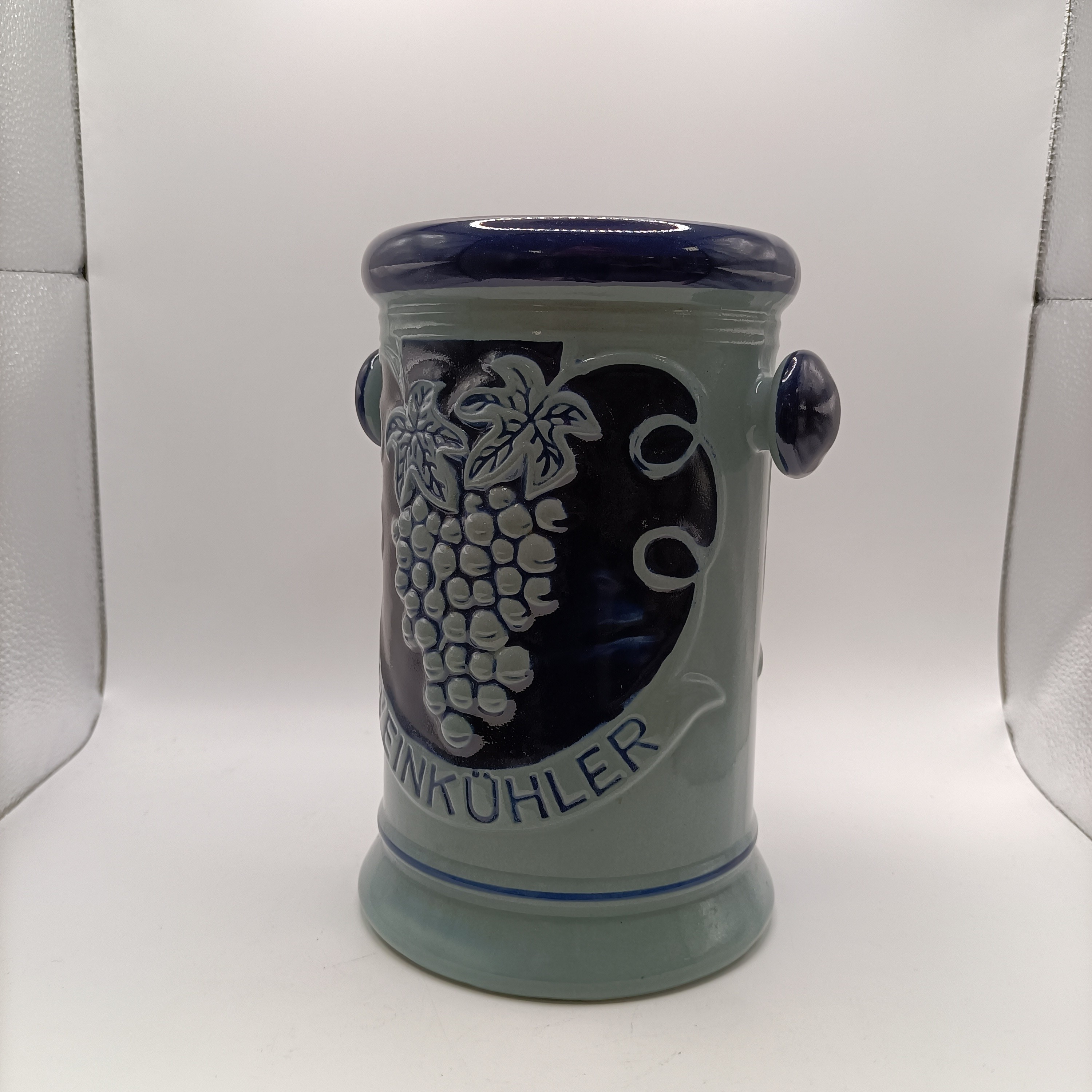 Voir photo 5 de Rafraîchisseur à vin Weinkuhler West Germany céramique vintage décor raisin bleu Rafraîchisseur à vin Weinkuhler West Germany céramique vintage décor raisin bleu Très bon état reconditionné photo 5