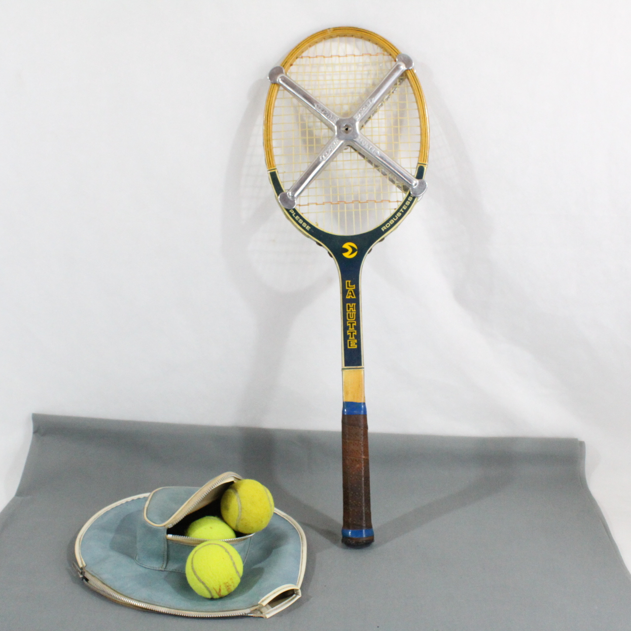 Acheter Raquette de tennis AUSTRALIAN Bon état - 17,50 € Raquette de tennis AUSTRALIAN Bon état reconditionné disponible sur Label Emmaüs