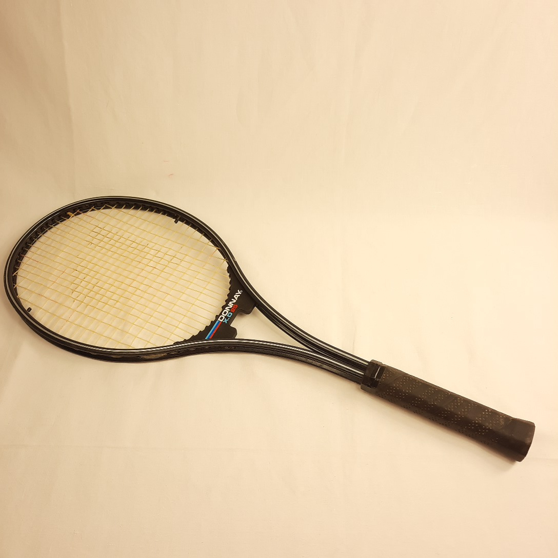 Voir photo 2 de RAQUETTE de tennis "Donnay" D25 avec une housse Dunlop. RAQUETTE de tennis "Donnay" D25 avec une housse Dunlop. Bon état reconditionné photo 2