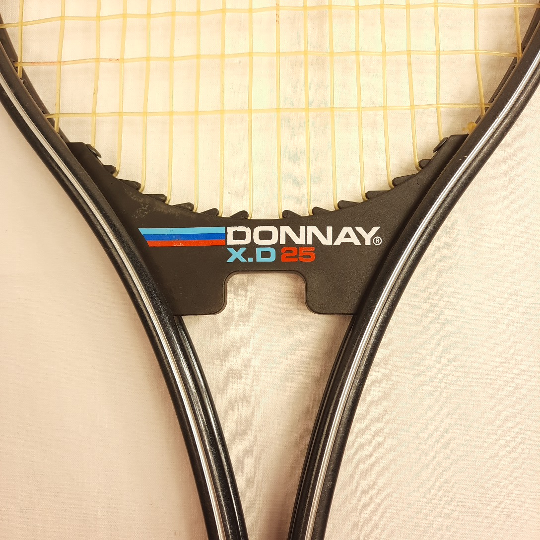 Voir photo 5 de RAQUETTE de tennis "Donnay" D25 avec une housse Dunlop. RAQUETTE de tennis "Donnay" D25 avec une housse Dunlop. Bon état reconditionné photo 5