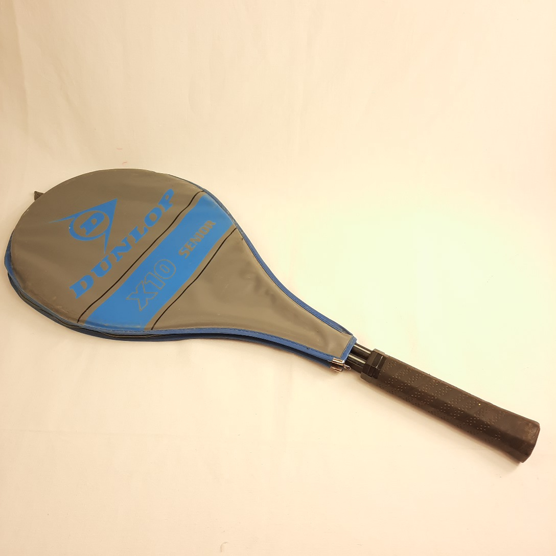 Acheter RAQUETTE de tennis "Donnay" D25 avec une housse Dunlop. Bon état - 30,00 € RAQUETTE de tennis "Donnay" D25 avec une housse Dunlop. Bon état reconditionné disponible sur Label Emmaüs