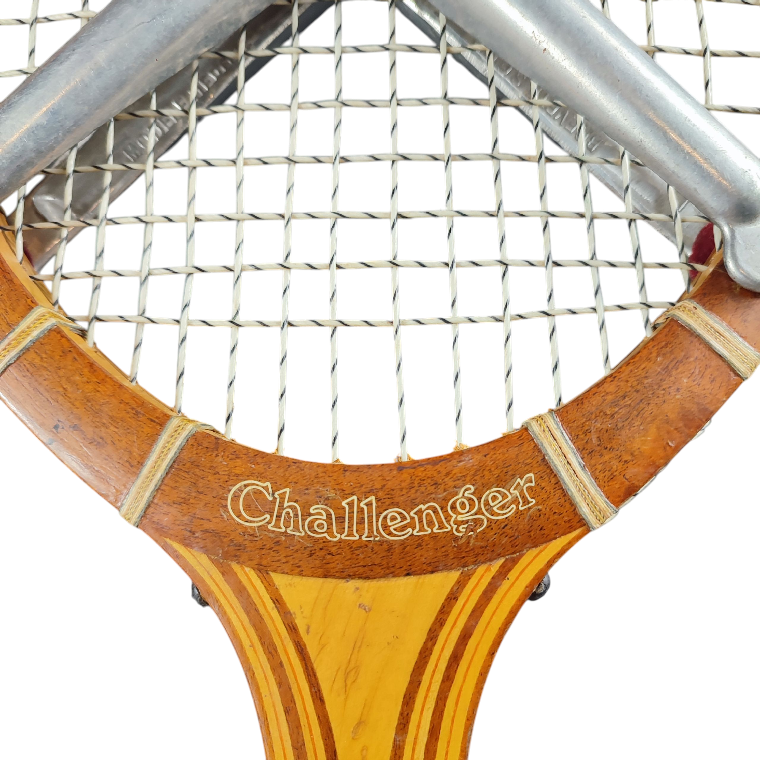 Voir photo 6 de Raquette de tennis vintage CHALLENGER PROTOUR 4 3/8 et sa croix de tension ZEPHYR Raquette de tennis vintage CHALLENGER PROTOUR 4 3/8 et sa croix de tension ZEPHYR État correct reconditionné photo 6