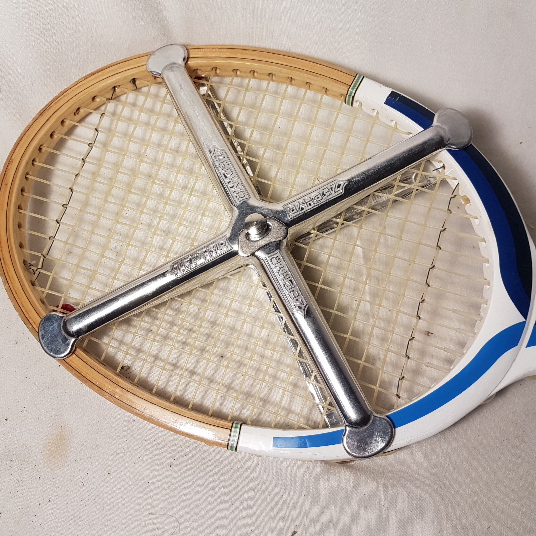 Voir photo 4 de Raquette de tennis vintage en bois Donnay Françoise Durr Raquette de tennis vintage en bois Donnay Françoise Durr Bon état reconditionné photo 4