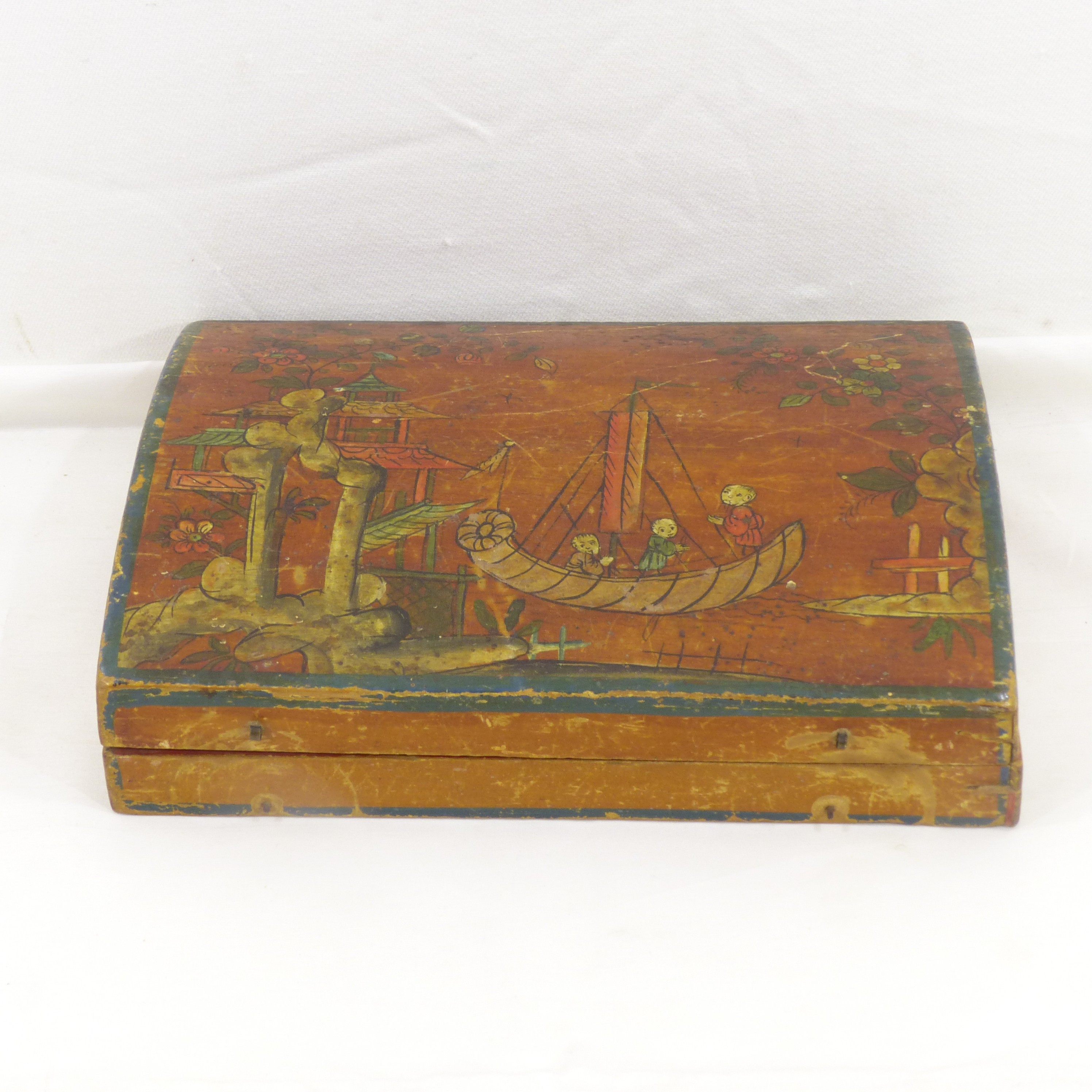 Voir photo 3 de RARE Coffret ancien à jeux de quadrille / Scène chinoise - XVIIIème RARE Coffret ancien à jeux de quadrille / Scène chinoise - XVIIIème Bon état reconditionné photo 3