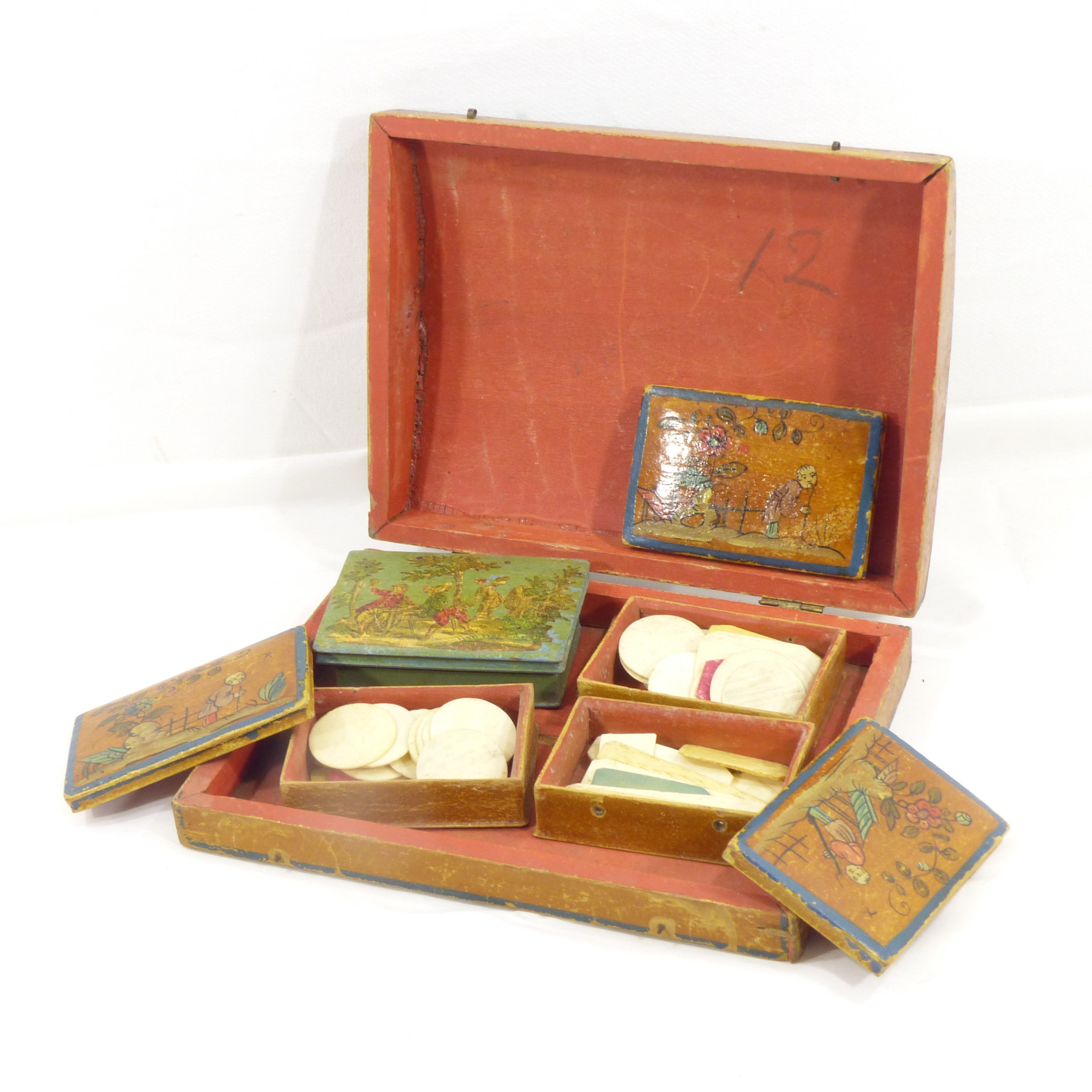 Voir photo 4 de RARE Coffret ancien à jeux de quadrille / Scène chinoise - XVIIIème RARE Coffret ancien à jeux de quadrille / Scène chinoise - XVIIIème Bon état reconditionné photo 4