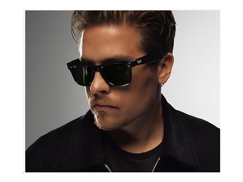 Ray-Ban | Meta Wayfarer - 2e génération - lunettes intelligentes - 32 Go - wayfarer - transitions - Wi-Fi 6, Bluetooth - 12 mégapixels appareil-photo - 53 g - noir mat, transparent/gris État correct - 571,84 € Ray-Ban | Meta Wayfarer - 2e génération - lunettes intelligentes - 32 Go - wayfarer - transitions - Wi-Fi 6, Bluetooth - 12 mégapixels appareil-photo - 53 g - noir mat, transparent/gris État correct N/A reconditionné disponible sur Fnac