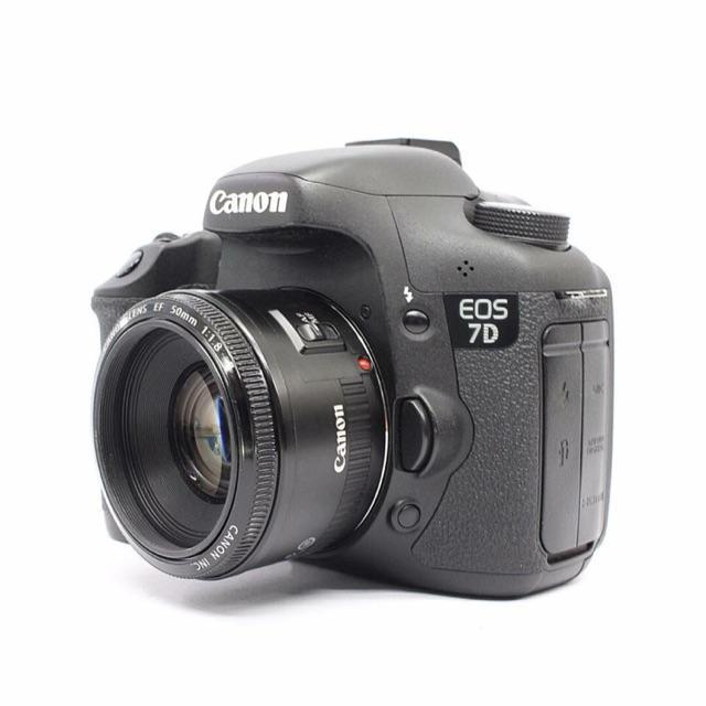 Reflex EOS 7D - Noir + Canon EF 50mm f/1.8 II f/1.8 Reconditionné Canon reconditionné disponible sur Backmarket