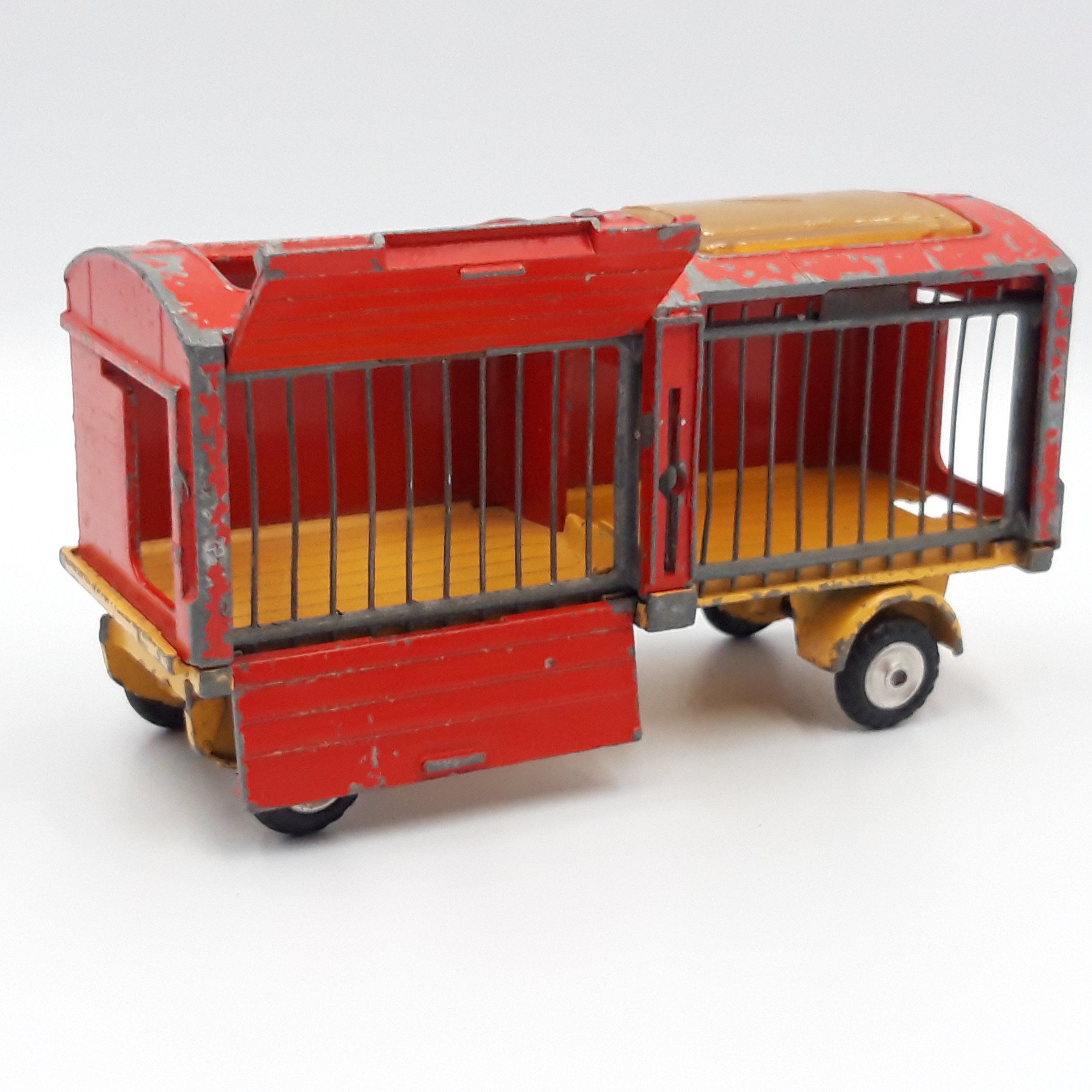 Remorque cage animaux Cirque, CORCI MAJOR TOYS CIRCUS - Miniature de Collection État correct - 15,00 € Remorque cage animaux Cirque, CORCI MAJOR TOYS CIRCUS - Miniature de Collection État correct reconditionné disponible sur Label Emmaüs