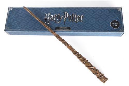 Acheter Replique - Harry Potter - Baguette Hermione Lumineuse État correct - 22,77 € Replique - Harry Potter - Baguette Hermione Lumineuse État correct WOW Toys reconditionné disponible sur Fnac