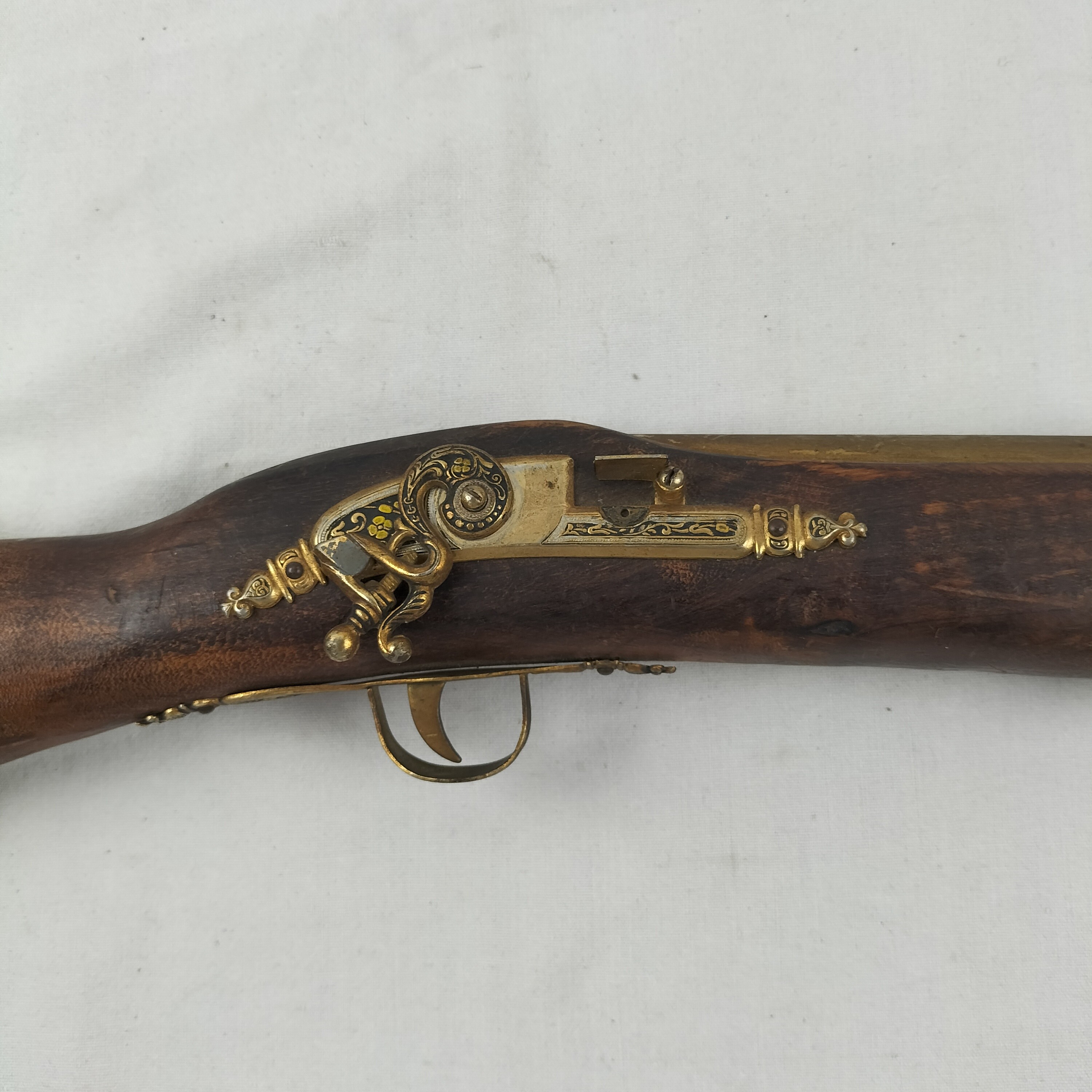 Voir photo 3 de Réplique pistolet vintage à silex en bois et laiton d'Espagne Réplique pistolet vintage à silex en bois et laiton d'Espagne Très bon état reconditionné photo 3