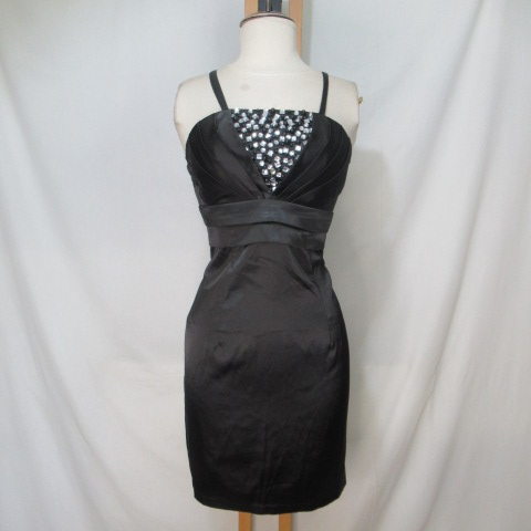 Acheter RF12 - Robe toucher satiné - Golden Days - Taille M Bon état - 10,00 € RF12 - Robe toucher satiné - Golden Days - Taille M Bon état reconditionné disponible sur Label Emmaüs