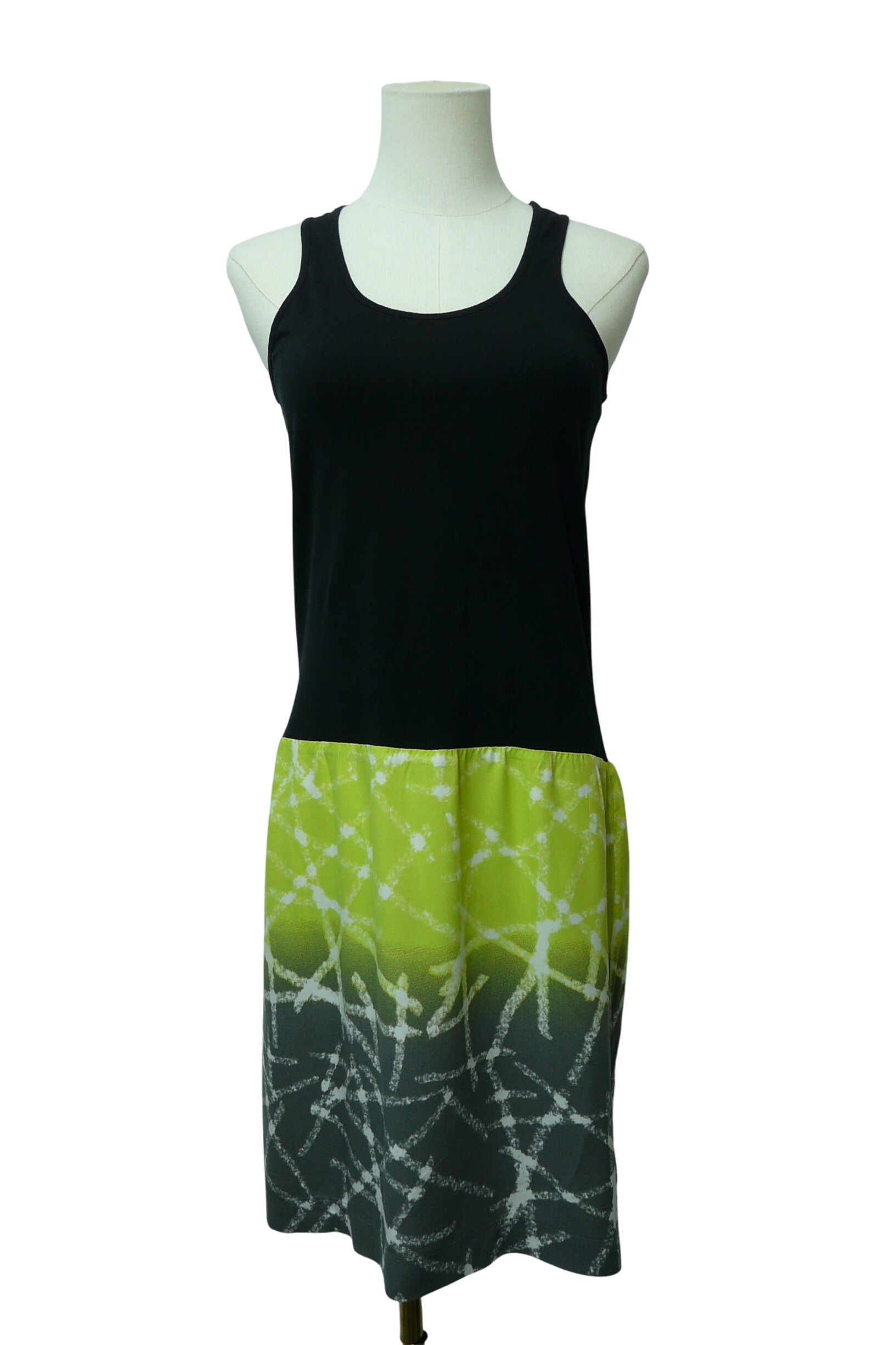 RF255 - Robe débardeur - Miss Captain - Taille 38 Bon état - 10,00 € RF255 - Robe débardeur - Miss Captain - Taille 38 Bon état reconditionné disponible sur Label Emmaüs