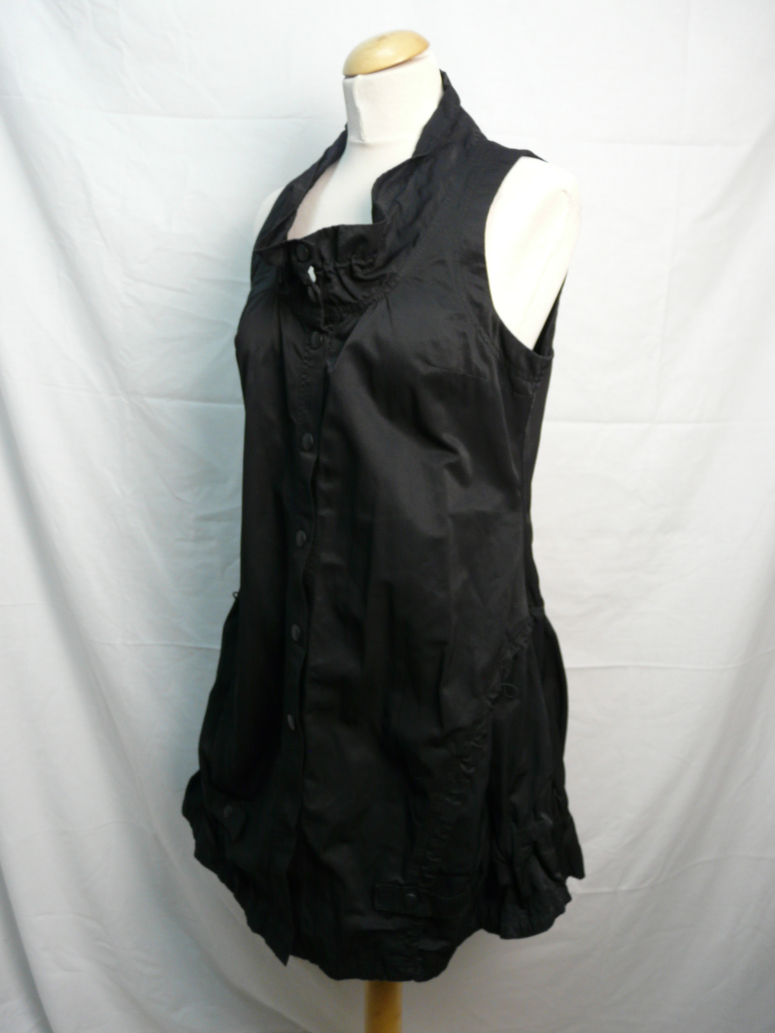 Voir photo 3 de RF283 - Robe boutonnée sans manches - Mado et les Autres - Taille 44 RF283 - Robe boutonnée sans manches - Mado et les Autres - Taille 44 Très bon état reconditionné photo 3